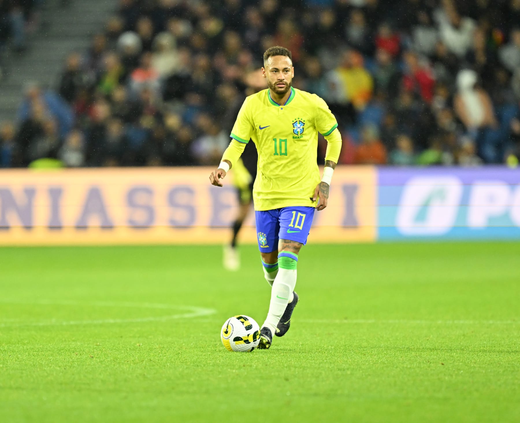 PARIS, FRANCE - SEPTEMBER 23: Neymar of Brazil in action during the friendly match between Brazil and Ghana at Oceane Stadium in Le Havre, France on September 23, 2022. (Photo by Mustafa Yalcin/Anadolu Agency via Getty Images)