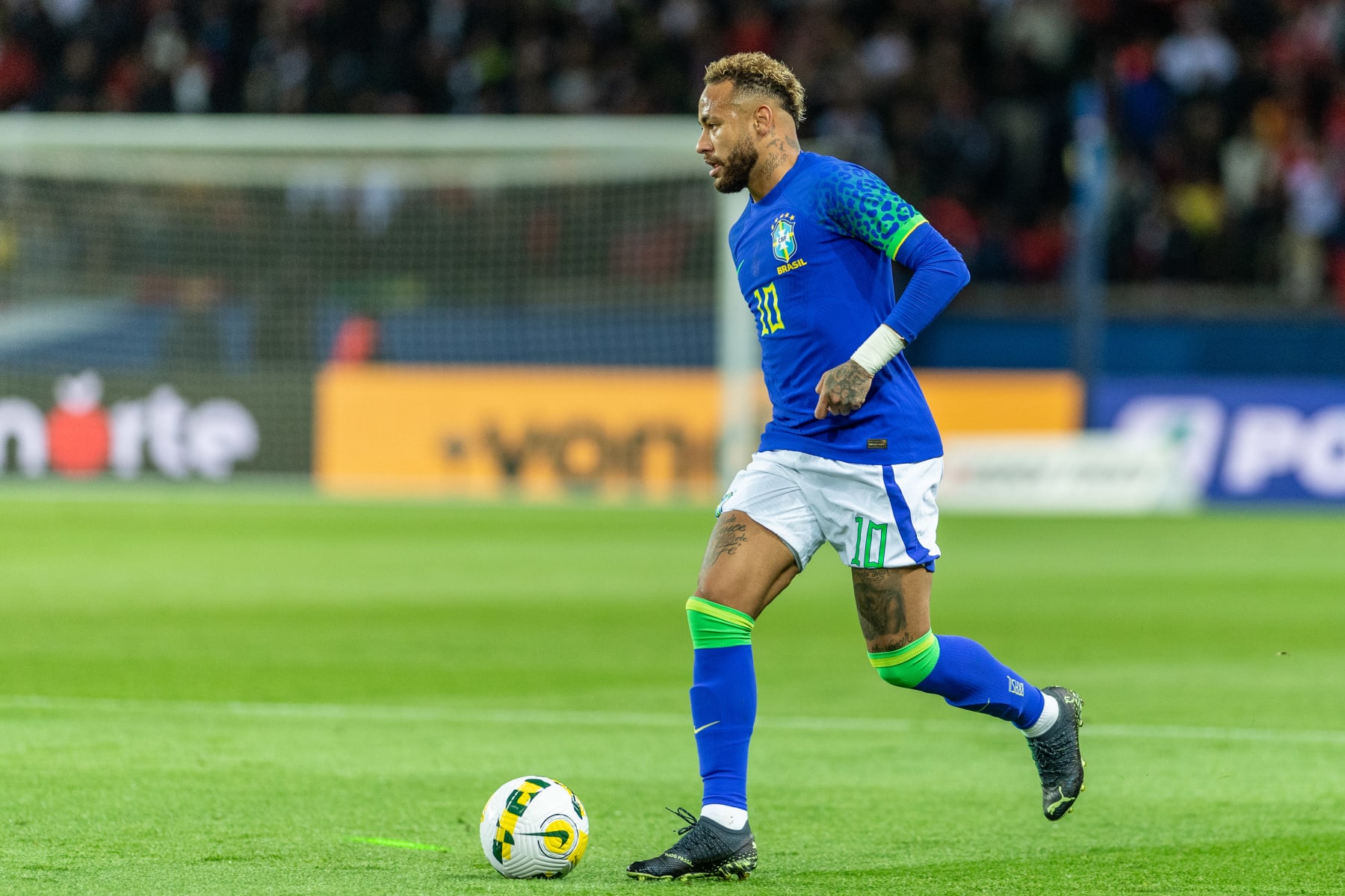 PARIS, FRANCE - SEPTEMBER 27: Neymar (Brazil 10) during the international friendly between Brazil and Tunisia at Parc des Princes on September 27, 2022 in Paris, France. (Photo by MB Media/Getty Images)