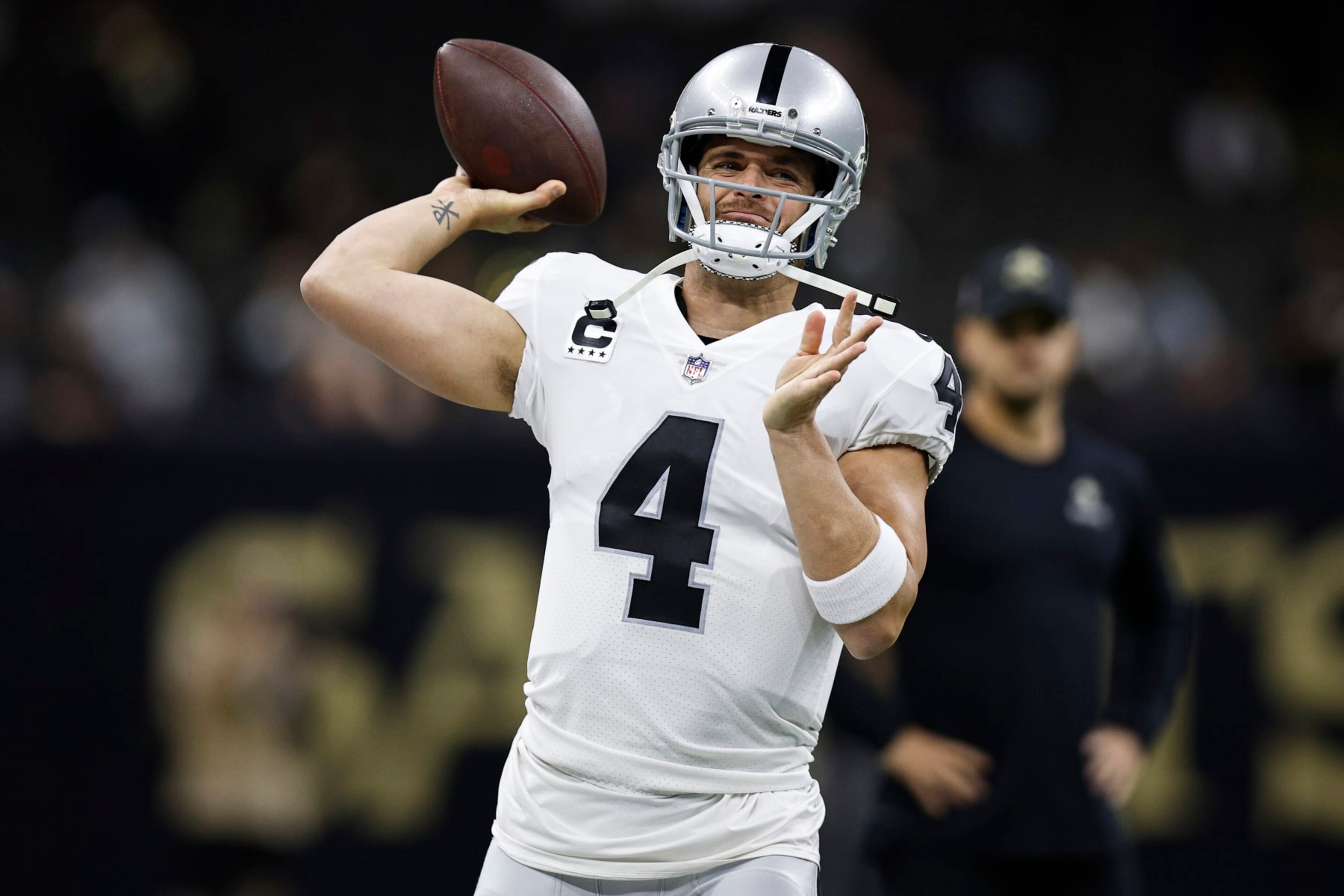 NEW ORLEANS, LOUISIANA - OCTOBER 30: Derek Carr #4 of the Las Vegas Raiders warms up prior to a game against the Las Vegas Raiders at Caesars Superdome on October 30, 2022 in New Orleans, Louisiana. (Photo by Sean Gardner/Getty Images) NEW ORLEANS, LOUISIANA - OCTOBER 30: Derek Carr #4 of the Las Vegas Raiders warms up prior to a game against the Las Vegas Raiders at Caesars Superdome on October 30, 2022 in New Orleans, Louisiana. (Photo by Sean Gardner/Getty Images)