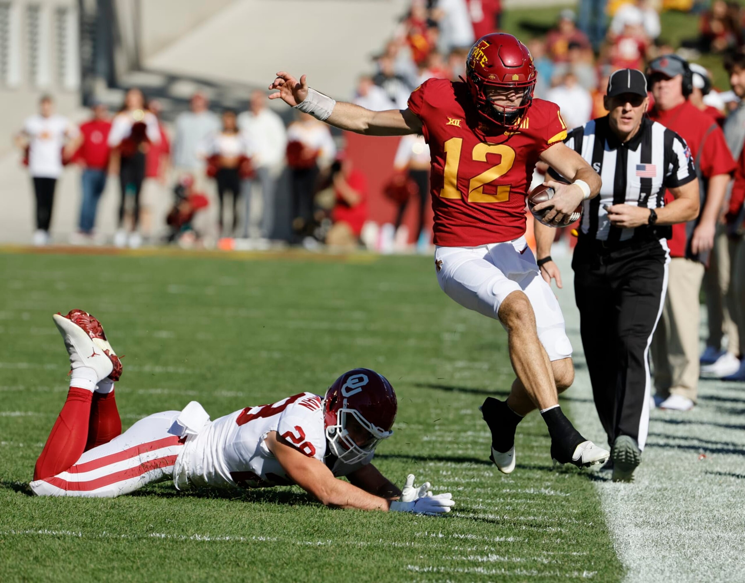 AMES, IA - OCTOBER 29:  Quarterback Hunter Dekkers #12 of the Iowa State Cyclones scrambles for yards as linebacker Danny Stutsman #28 of the Oklahoma Sooners puts pressure on in the first half of play at Jack Trice Stadium on October 29, 2022 in Ames, Iowa. The Oklahoma Sooners won 27-13 over the Iowa State Cyclones. (Photo by David K Purdy/Getty Images)