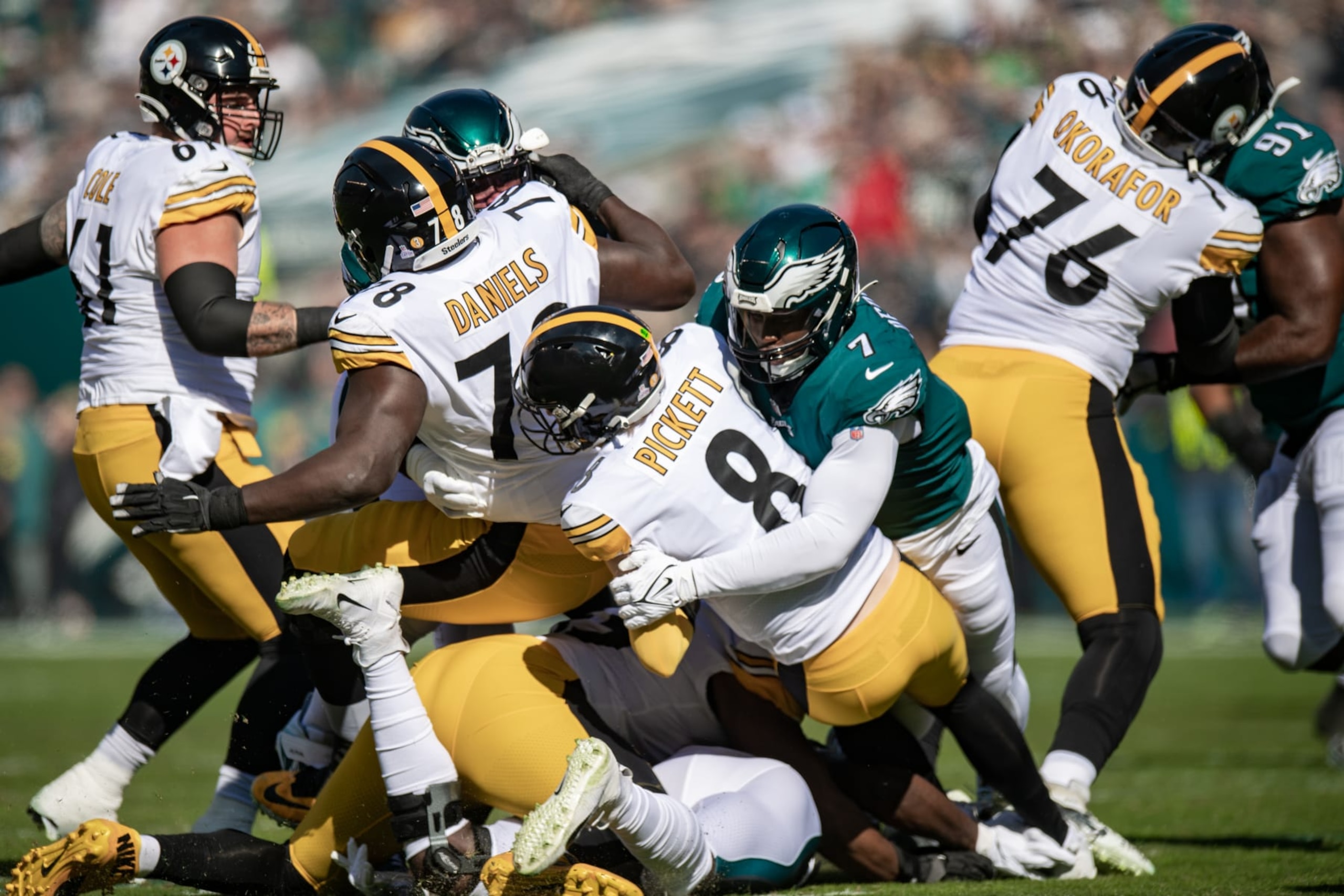 PHILADELPHIA, PA - OCTOBER 30: Philadelphia Eagles linebacker Haason Reddick (7) sacks Pittsburgh Steelers quarterback Kenny Pickett (8) during the first half of the game between the Pittsburgh Steelers and Philadelphia Eagles on Sunday, October 30, 2022 at Lincoln Financial Field in Philadelphia, PA (Photo by John Jones/Icon Sportswire via Getty Images)