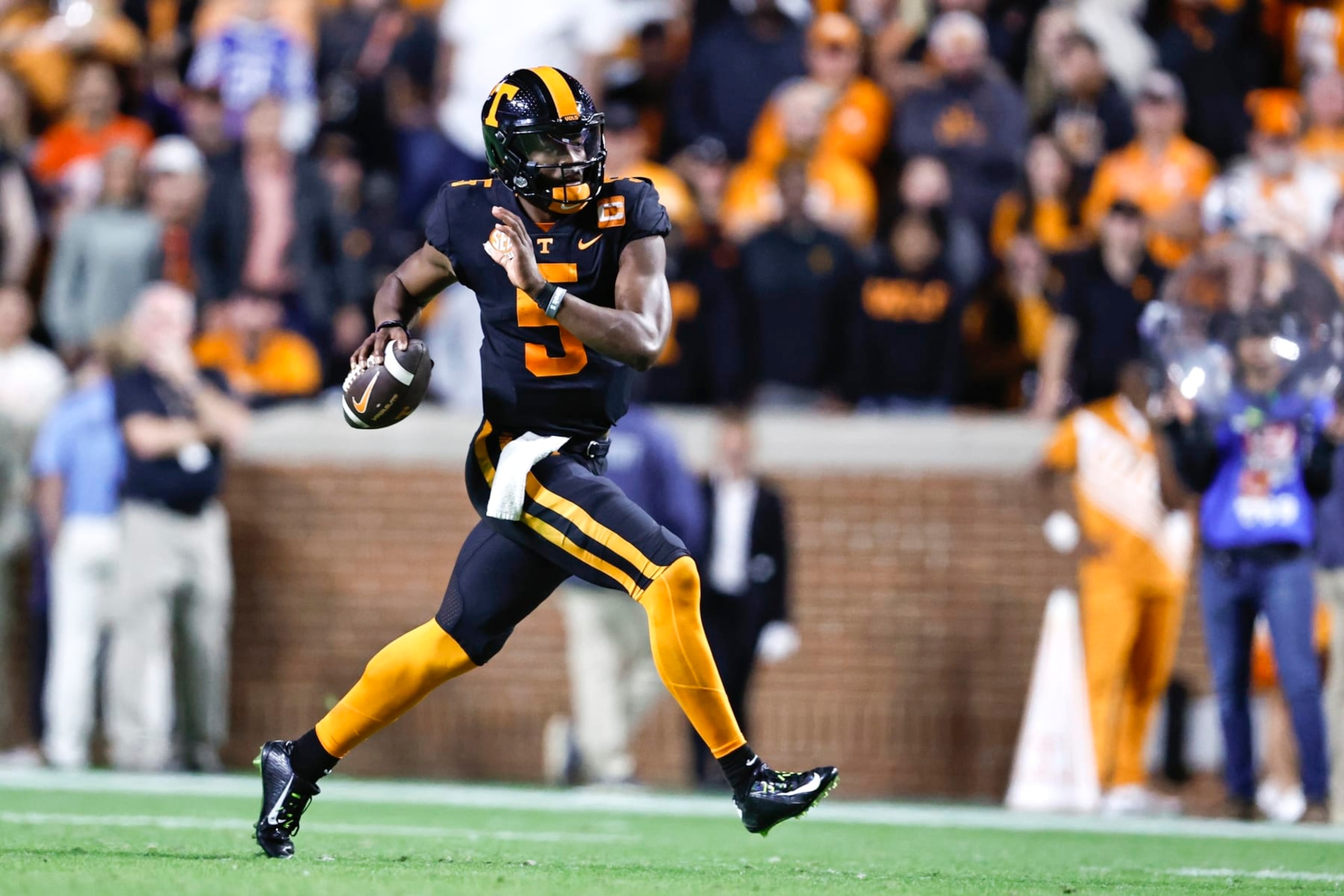 Tennessee quarterback Hendon Hooker (5) rolls out to pass during the first half of an NCAA college football game against Kentucky, Saturday, Oct. 29, 2022, in Knoxville, Tenn. (AP Photo/Wade Payne)