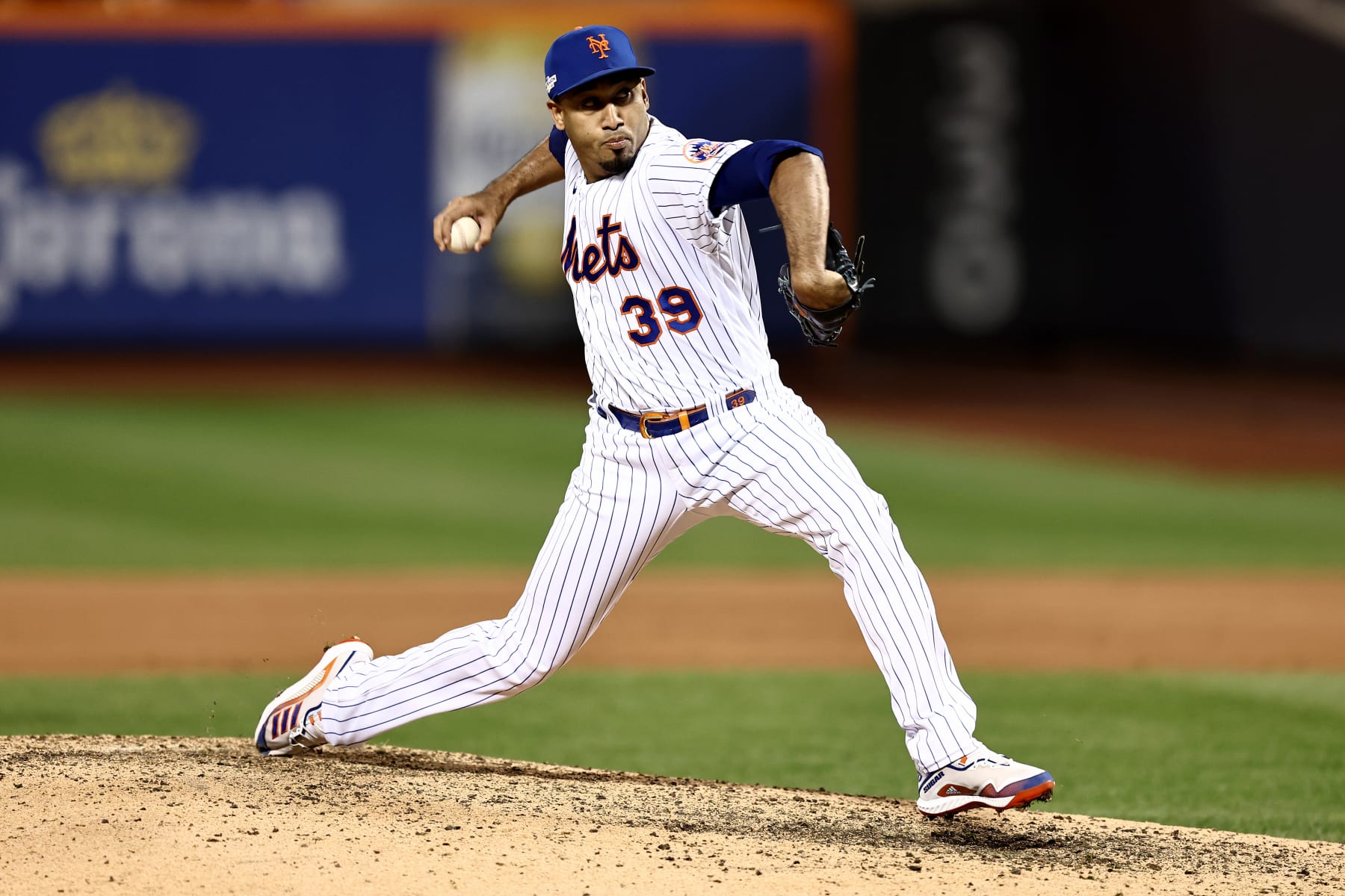 NEW YORK, NEW YORK - OCTOBER 09: Edwin Diaz #39 of the New York Mets throws a pitch against the San Diego Padres during the eighth inning in game three of the National League Wild Card Series at Citi Field on October 09, 2022 in the Flushing neighborhood of the Queens borough of New York City. (Photo by Dustin Satloff/Getty Images)