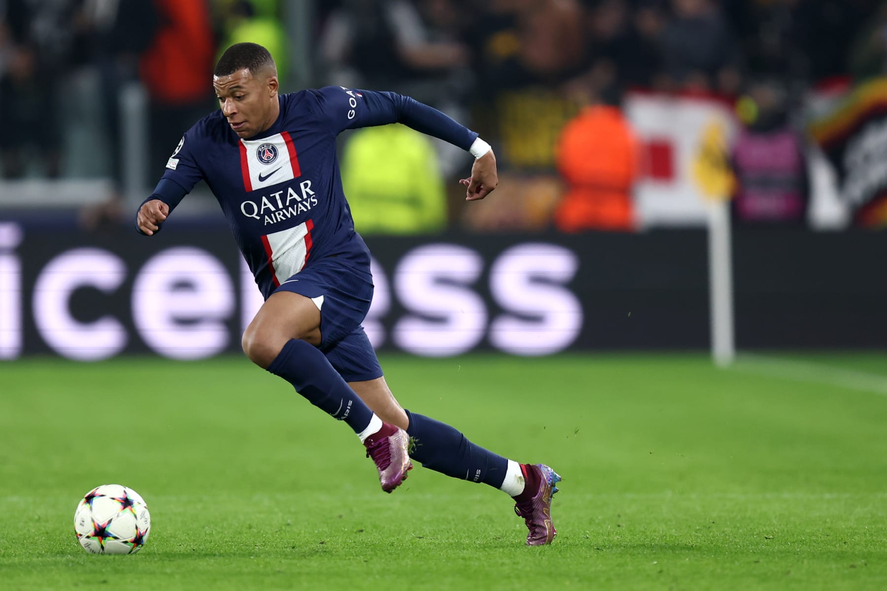 TURIN, ITALY - NOVEMBER 02: Kylian Mbappe of PSG controls the ball during the UEFA Champions League group H match between Juventus and Paris Saint-Germain at Juventus Stadium on November 2, 2022 in Turin, Italy. (Photo by Sportinfoto/DeFodi Images via Getty Images)