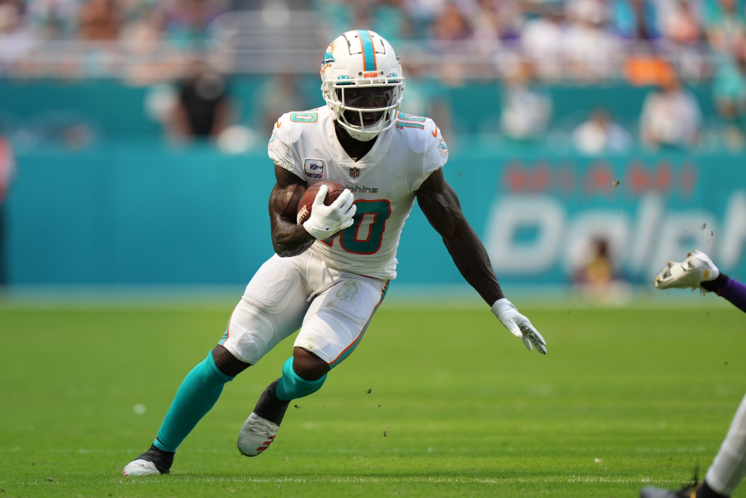 MIAMI GARDENS, FL - OCTOBER 16: Miami Dolphins wide receiver Tyreek Hill (10) runs after the catch for a big gain during the game between the Minnesota Vikings and the Miami Dolphins on October 16, 2022 at Hard Rock Stadium, Miami Gardens, FL (Photo by Peter Joneleit/Icon Sportswire via Getty Images)