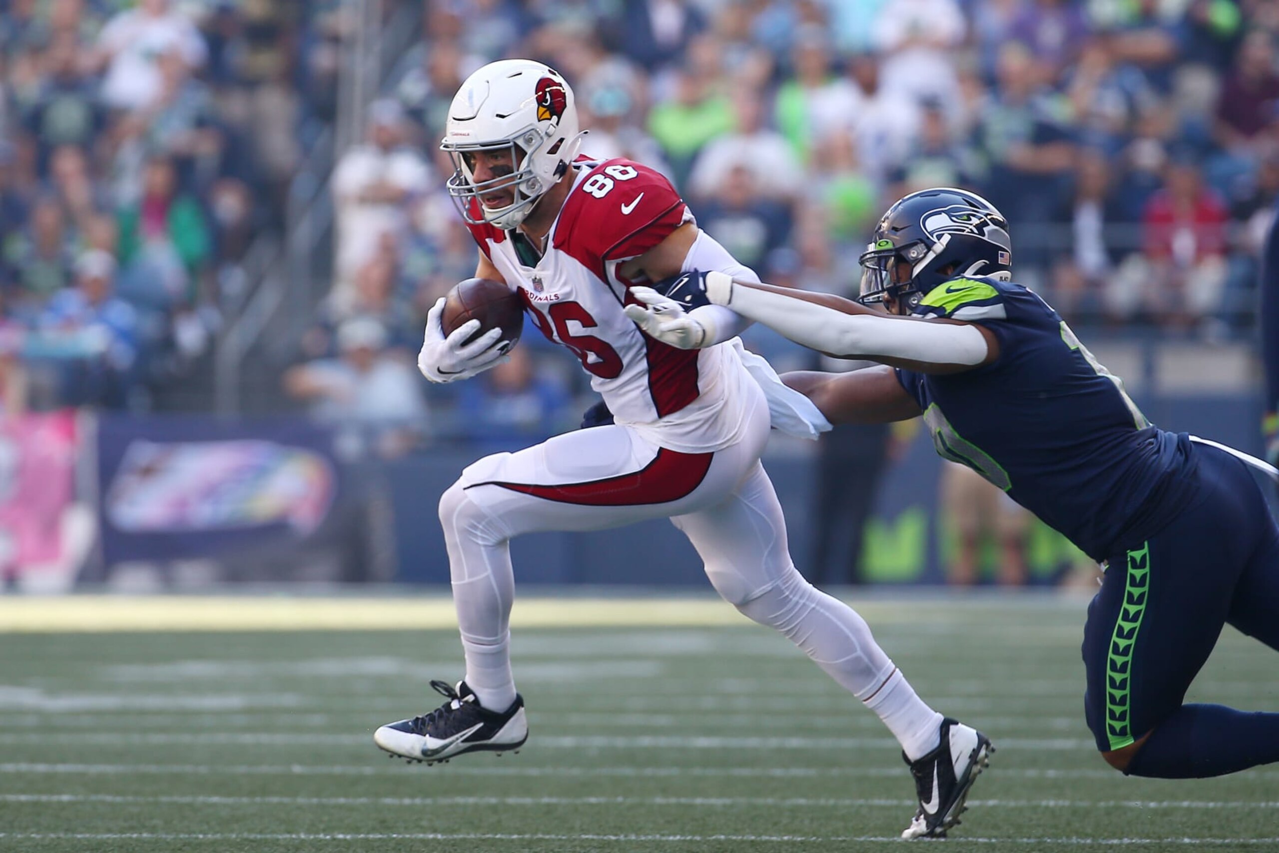 SEATTLE, WASHINGTON - OCTOBER 16: Zach Ertz #86 of the Arizona Cardinals runs against the Seattle Seahawks during the third quarter at Lumen Field on October 16, 2022 in Seattle, Washington. (Photo by Lindsey Wasson/Getty Images)