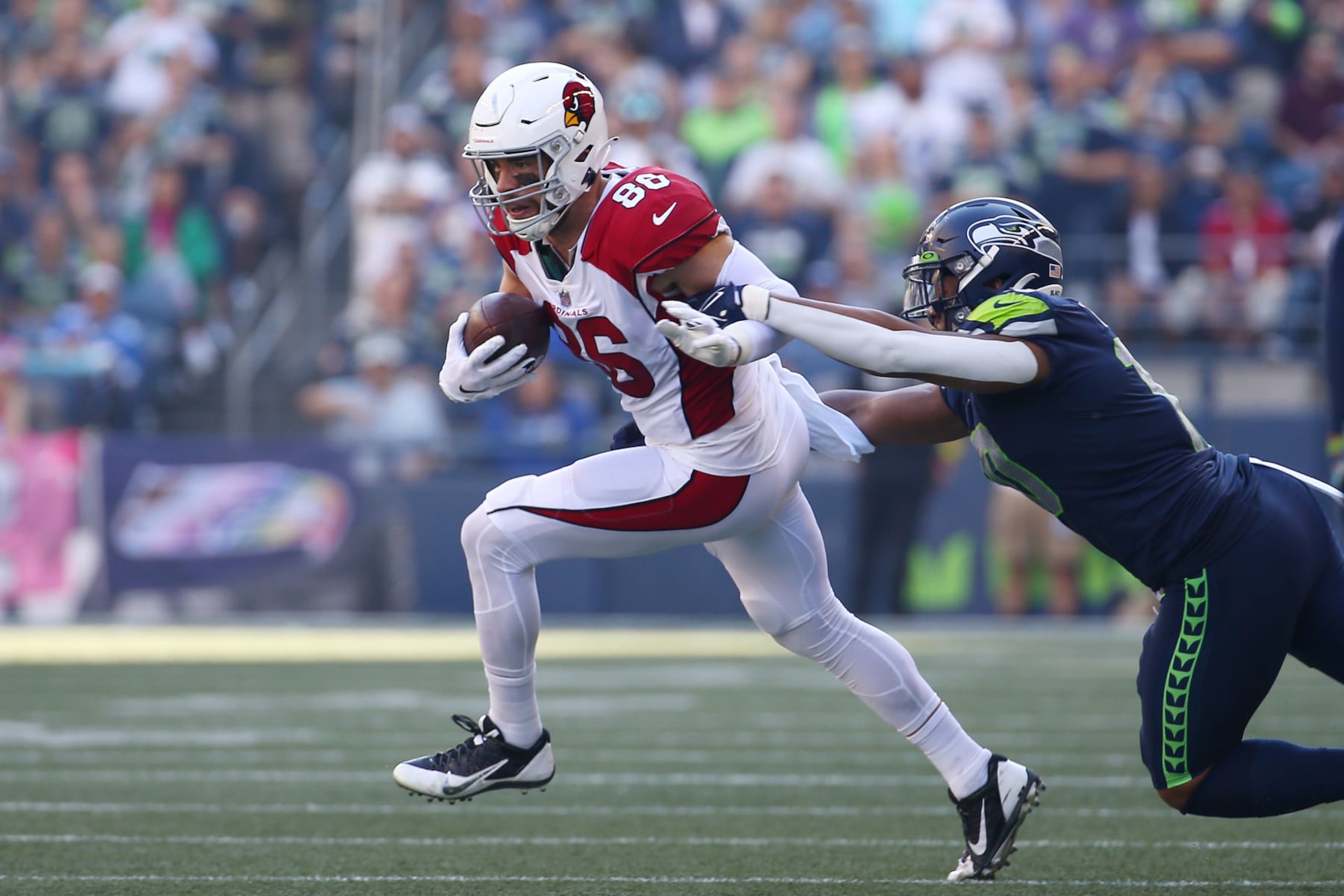 SEATTLE, WASHINGTON - OCTOBER 16: Zach Ertz #86 of the Arizona Cardinals runs against the Seattle Seahawks during the third quarter at Lumen Field on October 16, 2022 in Seattle, Washington. (Photo by Lindsey Wasson/Getty Images) SEATTLE, WASHINGTON - OCTOBER 16: Zach Ertz #86 of the Arizona Cardinals runs against the Seattle Seahawks during the third quarter at Lumen Field on October 16, 2022 in Seattle, Washington. (Photo by Lindsey Wasson/Getty Images)