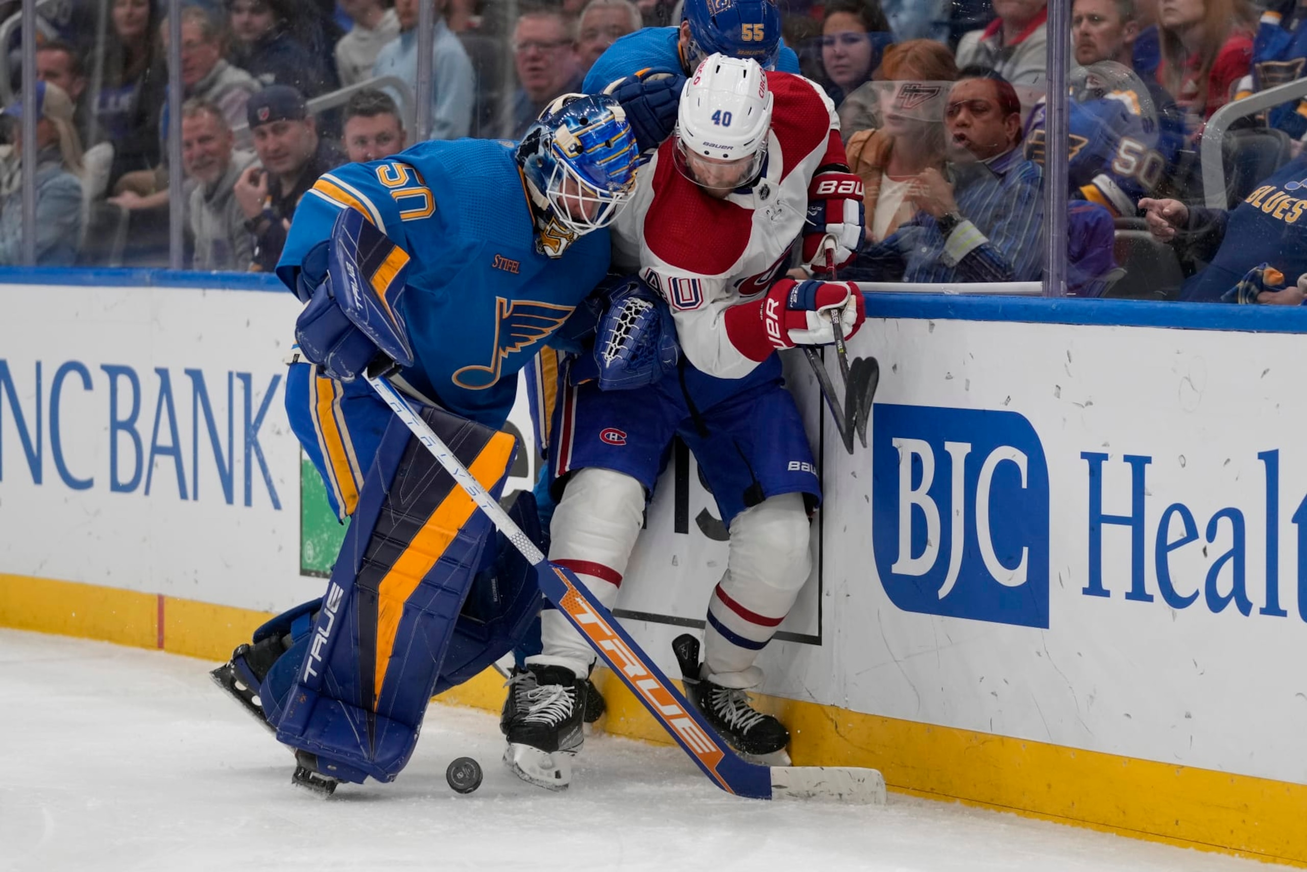 Jordan Binnington is struggling again this season Jordan Binnington is struggling again this season