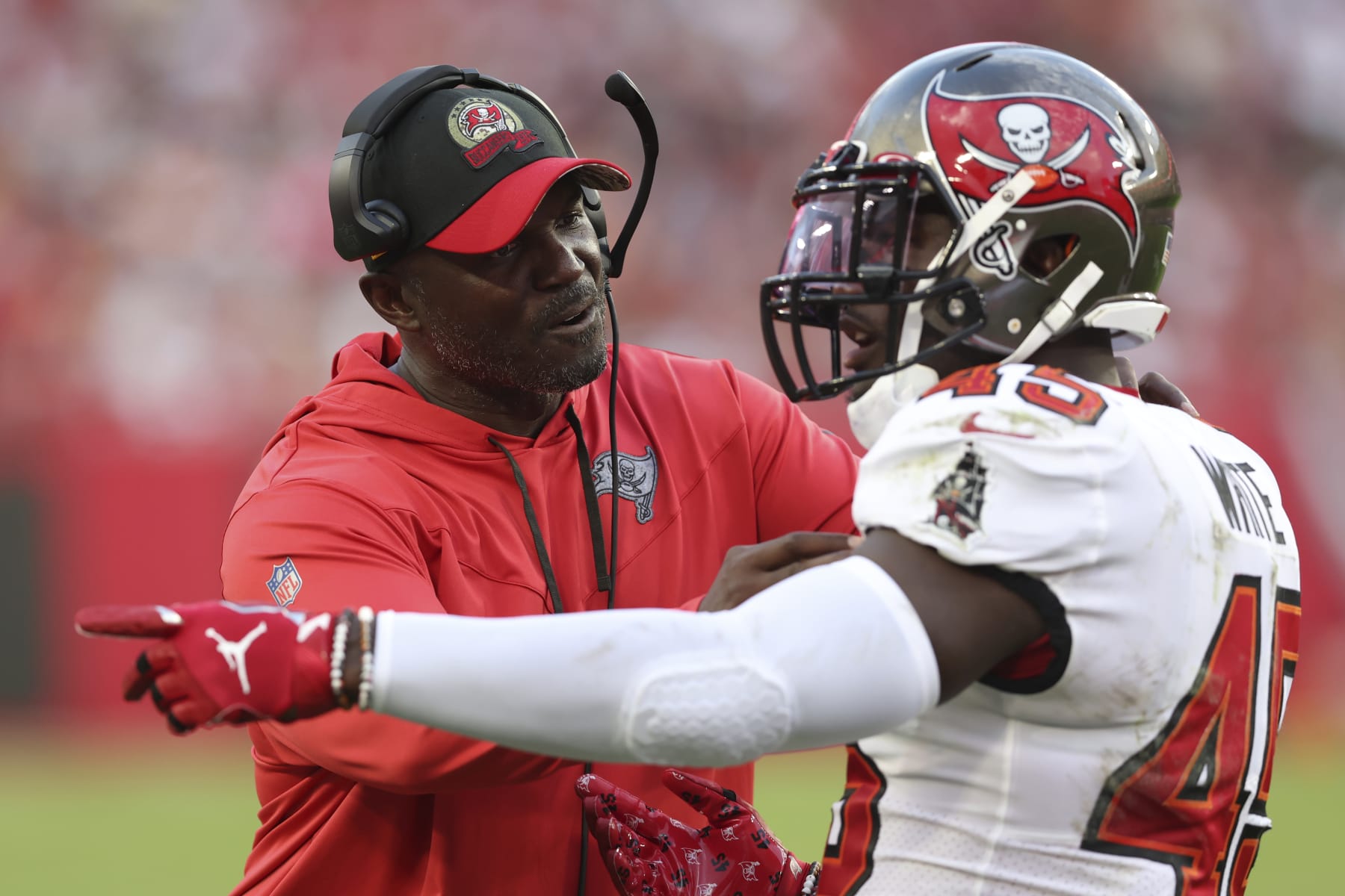 Tampa Bay Buccaneers head coach Todd Bowles speaks to linebacker Devin White during the first half of an NFL football game between the Los Angeles Rams and Tampa Bay Buccaneers, Sunday, Nov. 6, 2022, in Tampa, Fla. (AP Photo/Mark LoMoglio)