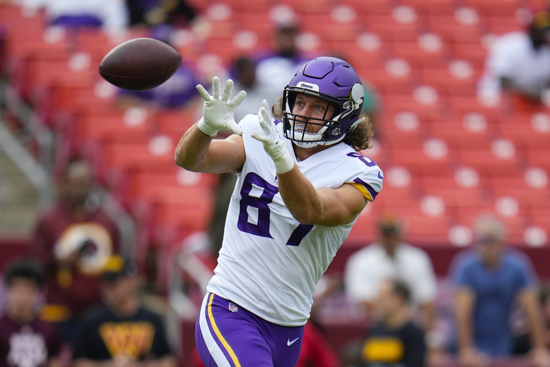 Minnesota Vikings tight end T.J. Hockenson (87) catches a ball before the start of an NFL football game against the Washington Commanders, Sunday, Nov. 6, 2022, in Landover, Md. (AP Photo/Julio Cortez)