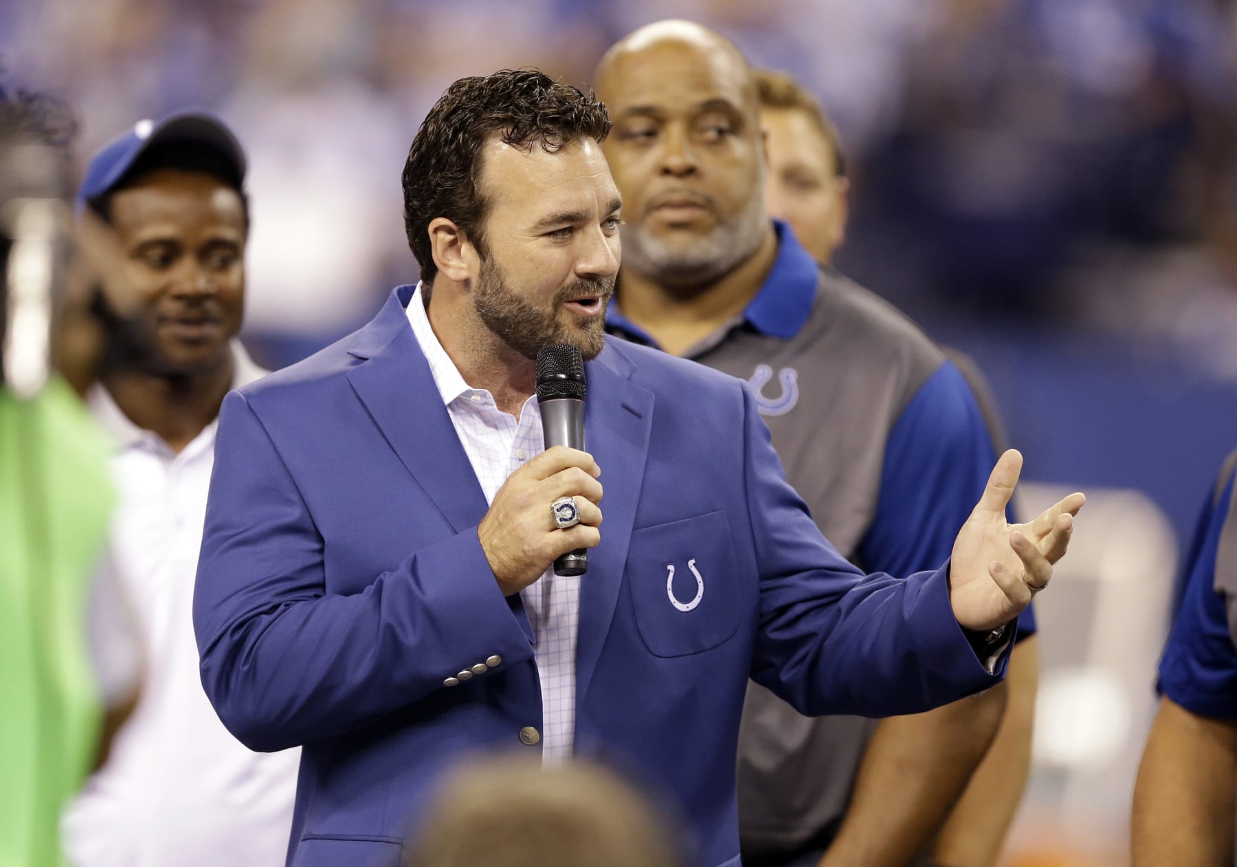 Former Indianapolis Colts center Jeff Saturday speaks to fans after he was inducted into the Colts Ring of Honor during halftime of an NFL football game between the Indianapolis Colts and the New York Jets in Indianapolis, Monday, Sept. 21, 2015. (AP Photo/Darron Cummings)