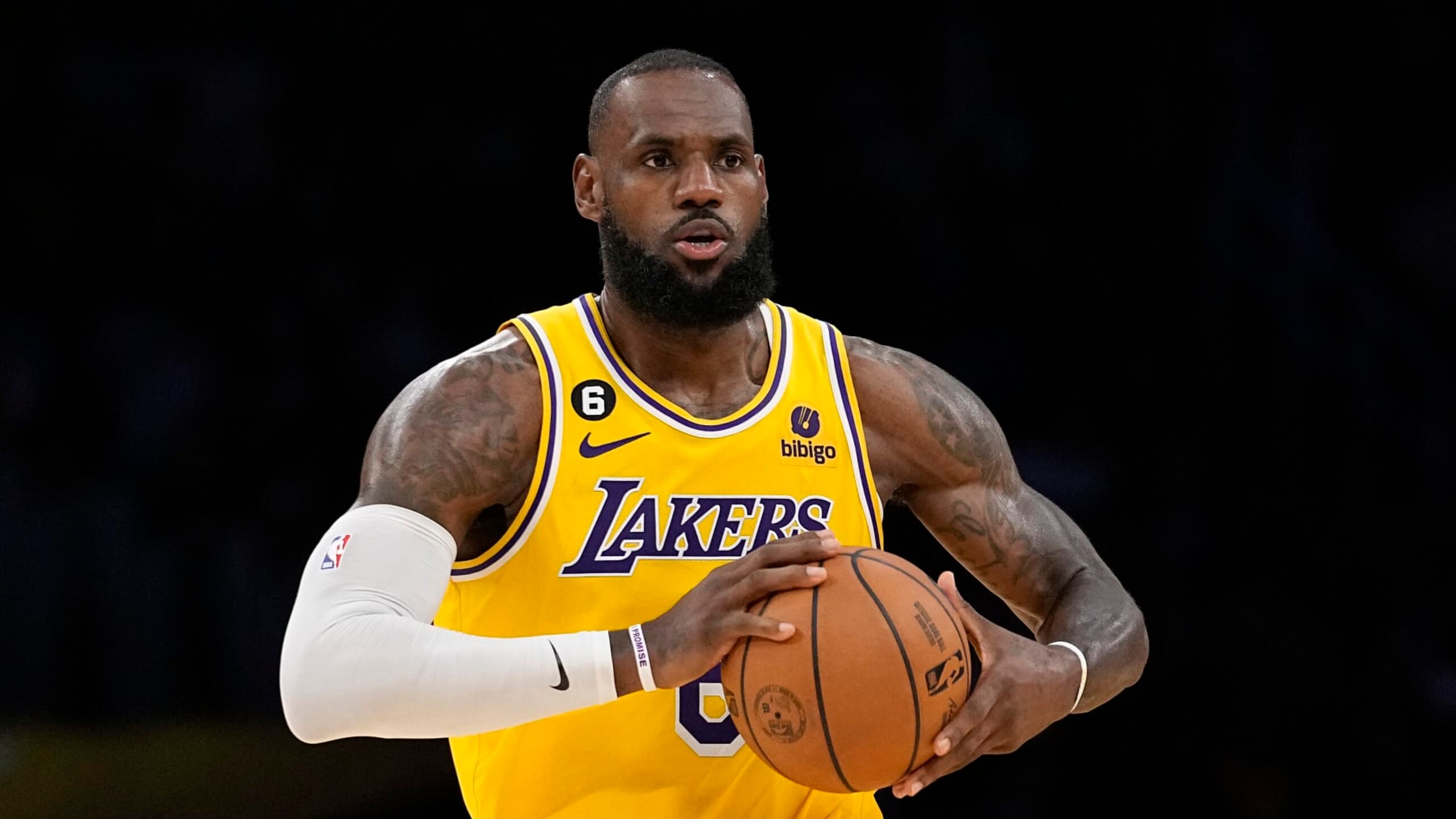 Los Angeles Lakers forward LeBron James passes the ball during the second half of an NBA basketball game against the New Orleans Pelicans Wednesday, Nov. 2, 2022, in Los Angeles. (AP Photo/Mark J. Terrill) Los Angeles Lakers forward LeBron James passes the ball during the second half of an NBA basketball game against the New Orleans Pelicans Wednesday, Nov. 2, 2022, in Los Angeles. (AP Photo/Mark J. Terrill)