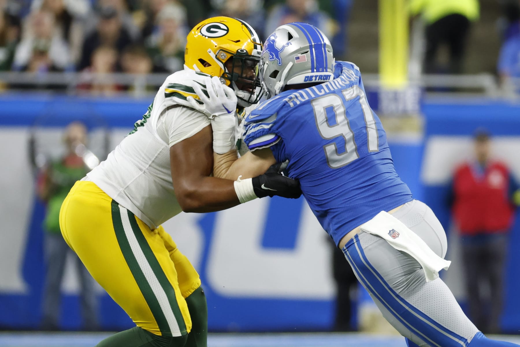 Rookie Zach Tom held his own against Aidan Hutchinson on Sunday. 