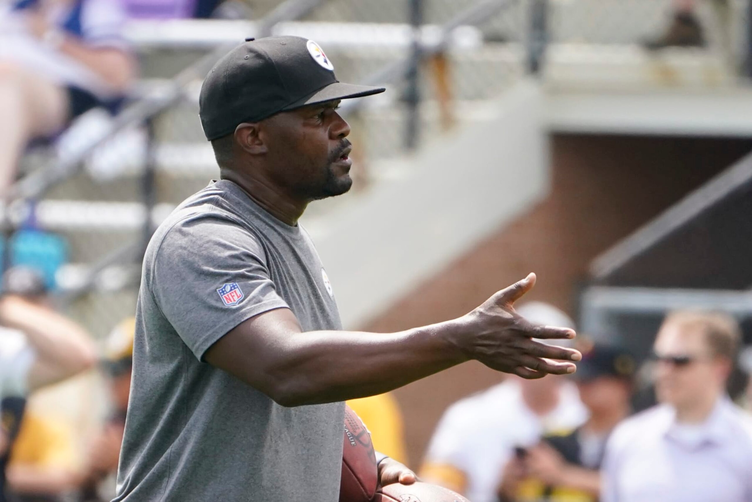 Brian Flores should be a top candidate for head coaching jobs based on his experience as the Miami Dolphins head coach. 