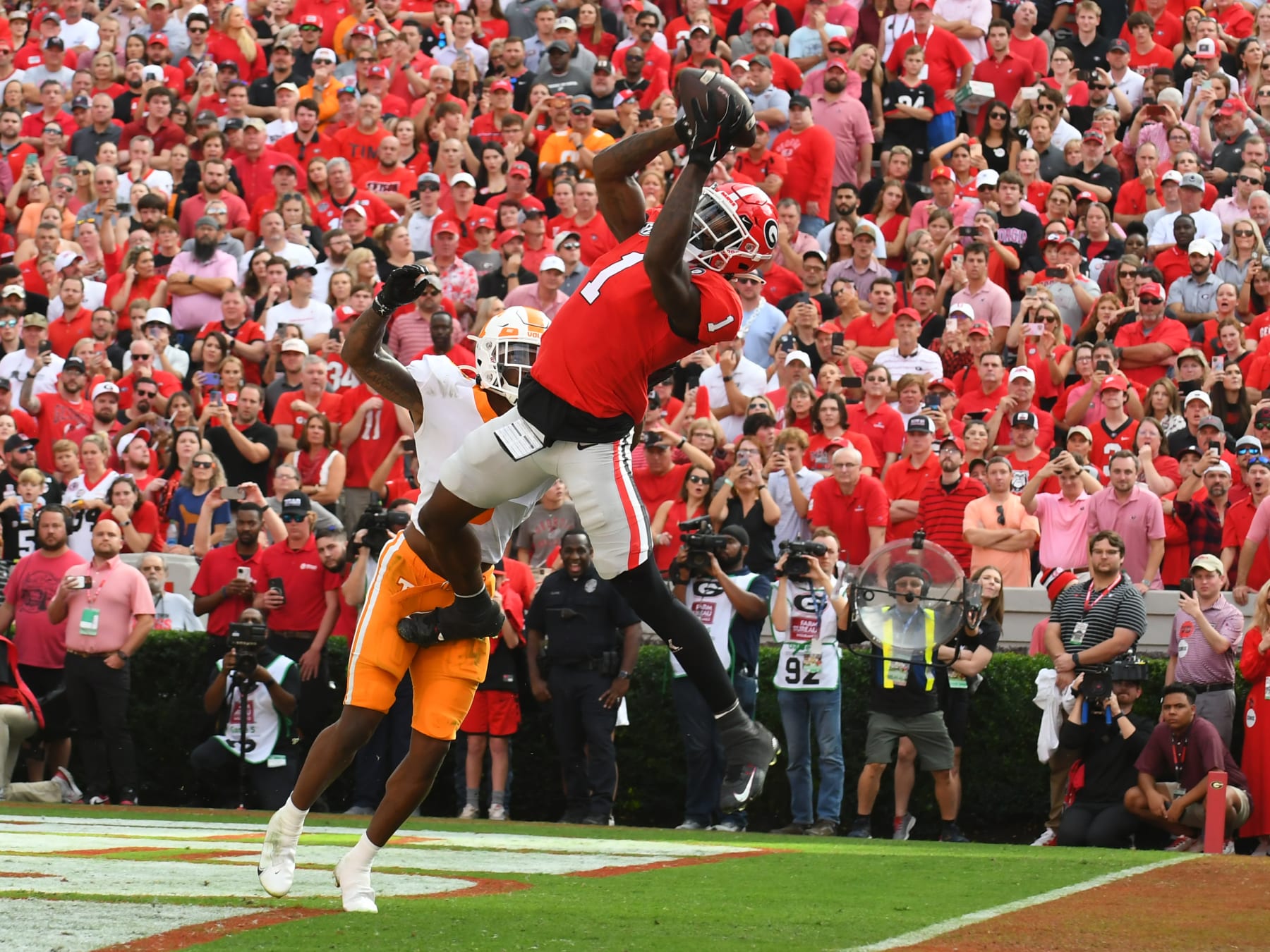 ATHENS, GA - NOVEMBER 05: Georgia Bulldogs Wide Receiver Marcus Rosemy-Jacksaint (1) makes a touchdown reception during the college football game between the Tennessee Volunteers and the Georgia Bulldogs on November 05, 2022, at Sanford Stadium in Athens, GA. (Photo by Jeffrey Vest/Icon Sportswire via Getty Images)