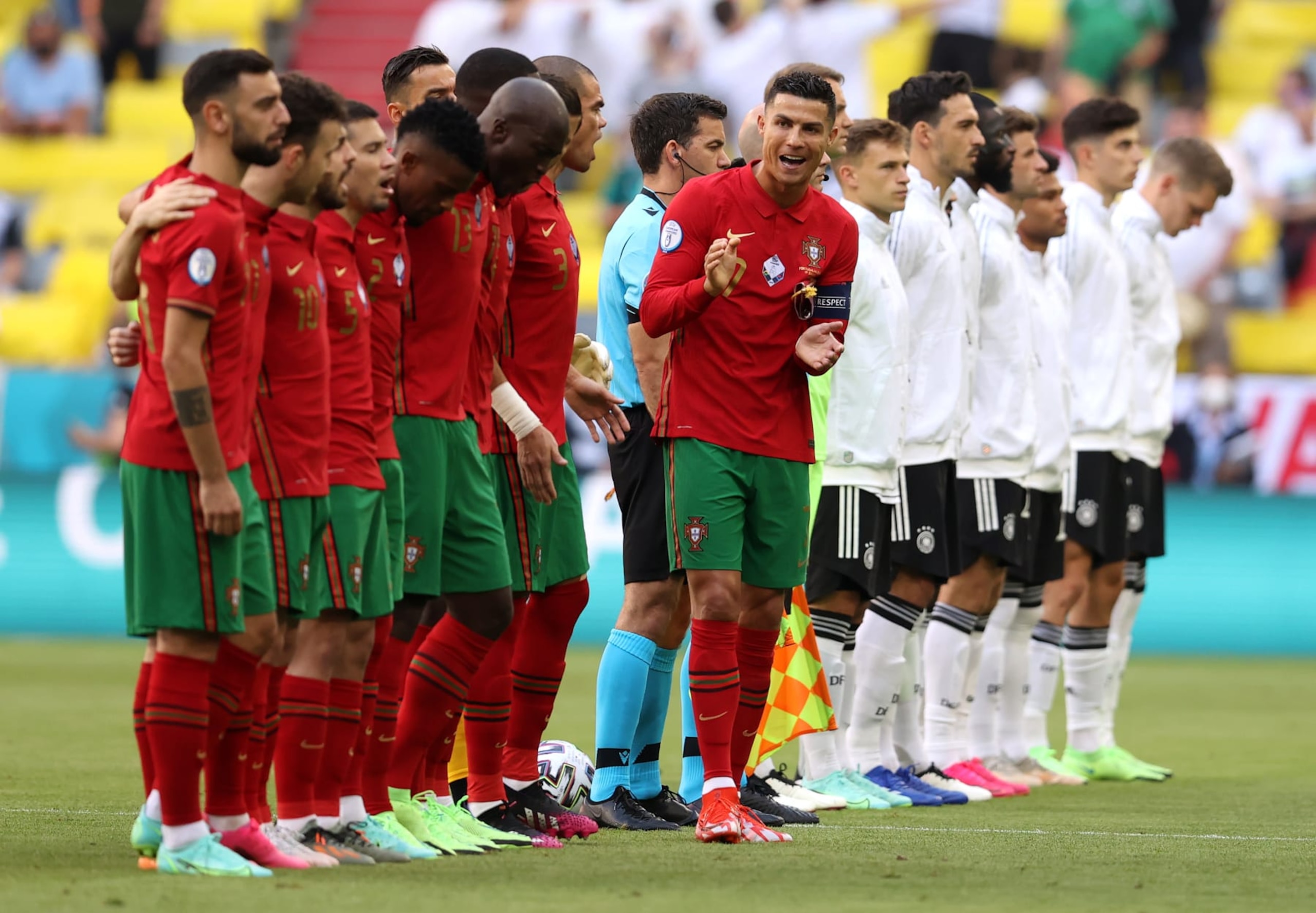 MUNICH, GERMANY - JUNE 19: Cristiano Ronaldo of Portugal applauds after the national anthem prior to the UEFA Euro 2020 Championship Group F match between Portugal and Germany at Football Arena Munich on June 19, 2021 in Munich, Germany. (Photo by Alexander Hassenstein/Getty Images) MUNICH, GERMANY - JUNE 19: Cristiano Ronaldo of Portugal applauds after the national anthem prior to the UEFA Euro 2020 Championship Group F match between Portugal and Germany at Football Arena Munich on June 19, 2021 in Munich, Germany. (Photo by Alexander Hassenstein/Getty Images)