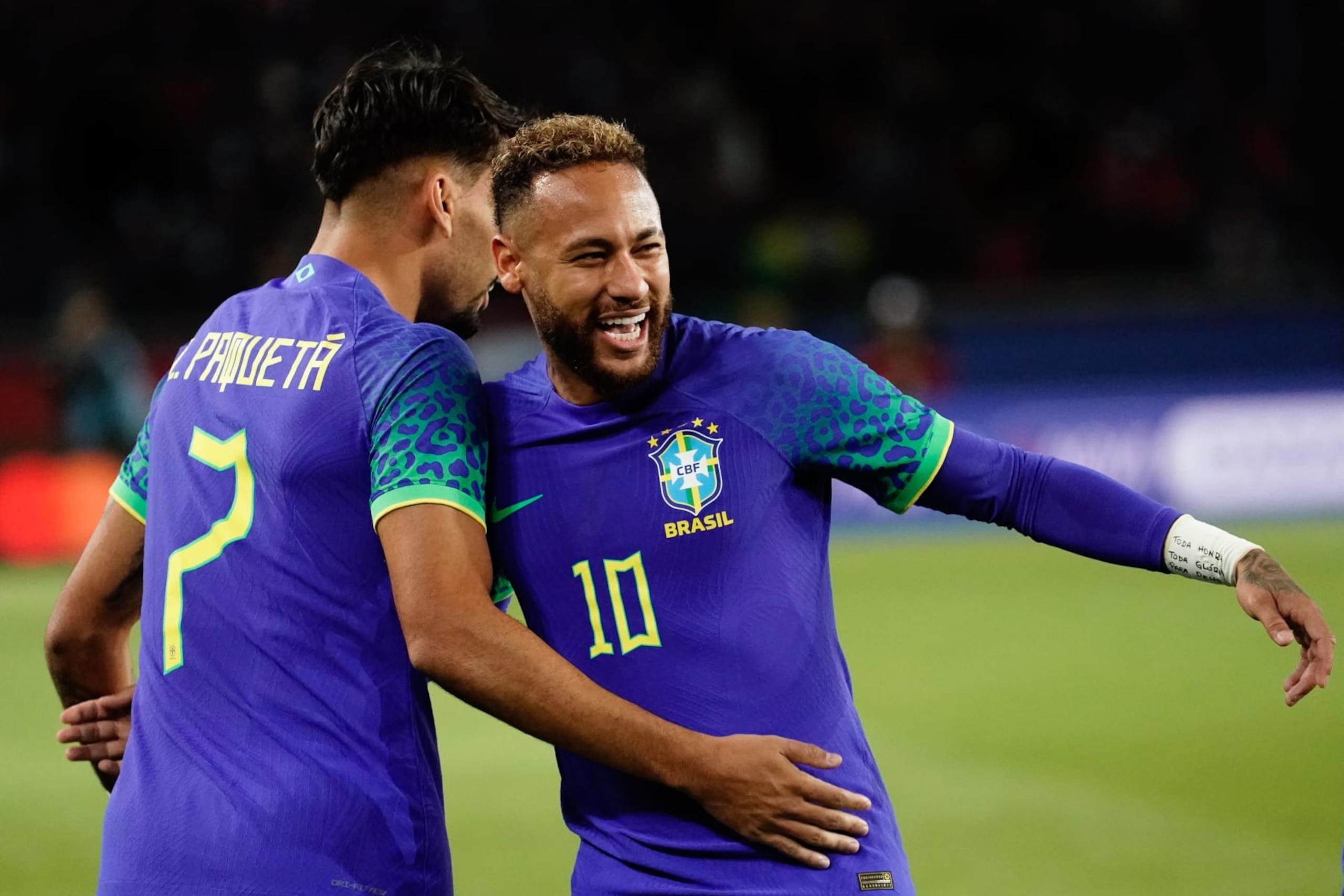 PARIS, FRANCE - SEPTEMBER 27: Neymar of Brazil celebrates with Lucas Paqueta of Brazil after putting his side 4-1 ahead during the International Friendly between Brazil and Tunisia at Parc des Princes on September 27, 2022 in Paris, France. (Photo by Marc Atkins/Getty Images) PARIS, FRANCE - SEPTEMBER 27: Neymar of Brazil celebrates with Lucas Paqueta of Brazil after putting his side 4-1 ahead during the International Friendly between Brazil and Tunisia at Parc des Princes on September 27, 2022 in Paris, France. (Photo by Marc Atkins/Getty Images)