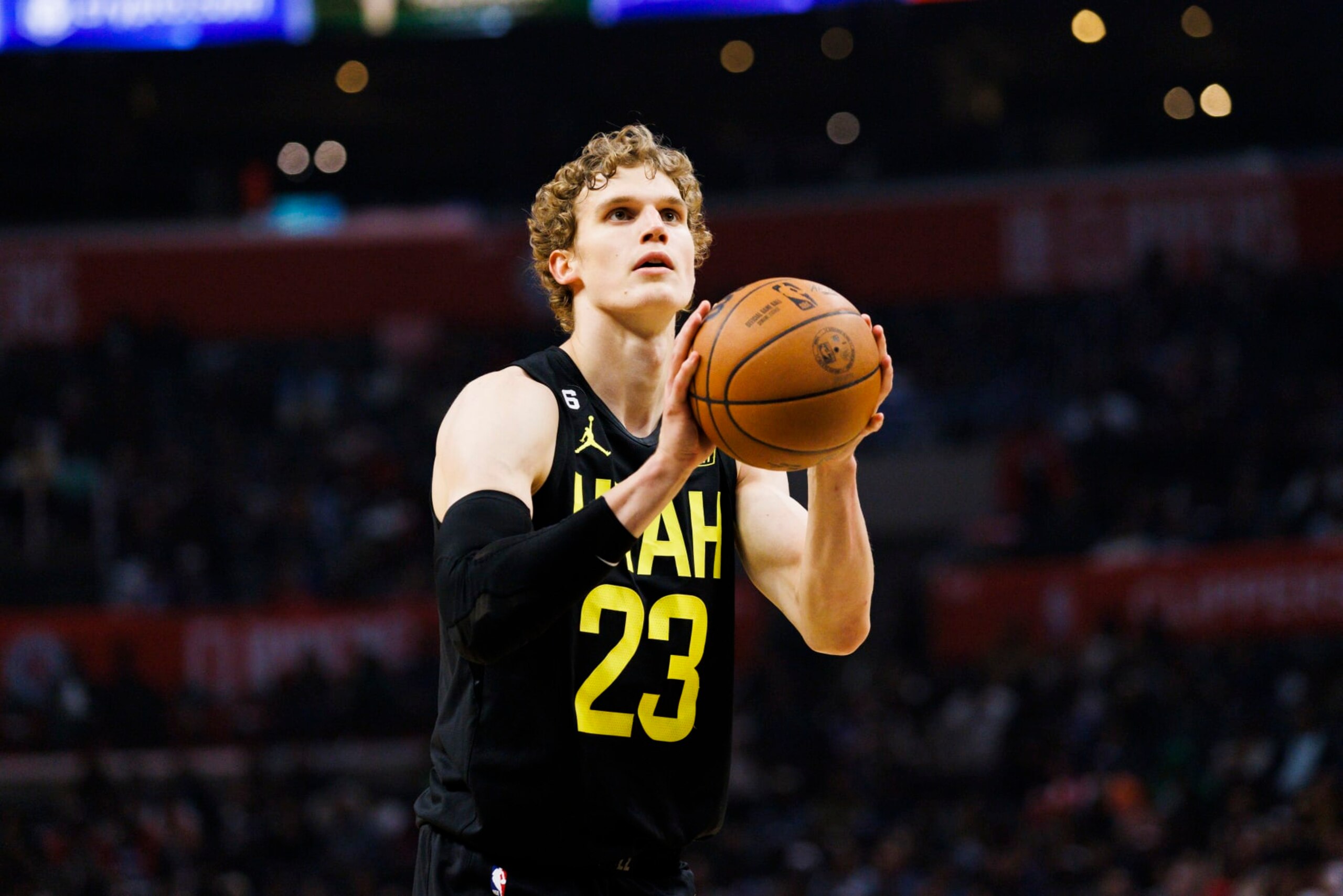 LOS ANGELES, CA - NOVEMBER 06: Utah Jazz forward Lauri Markkanen (23) shoots during a NBA game between the Utah Jazz and the Los Angeles Clippers on November 6, 2022 at Crypto.com Arena in Los Angeles, CA. (Photo by Ric Tapia/Icon Sportswire via Getty Images) LOS ANGELES, CA - NOVEMBER 06: Utah Jazz forward Lauri Markkanen (23) shoots during a NBA game between the Utah Jazz and the Los Angeles Clippers on November 6, 2022 at Crypto.com Arena in Los Angeles, CA. (Photo by Ric Tapia/Icon Sportswire via Getty Images)