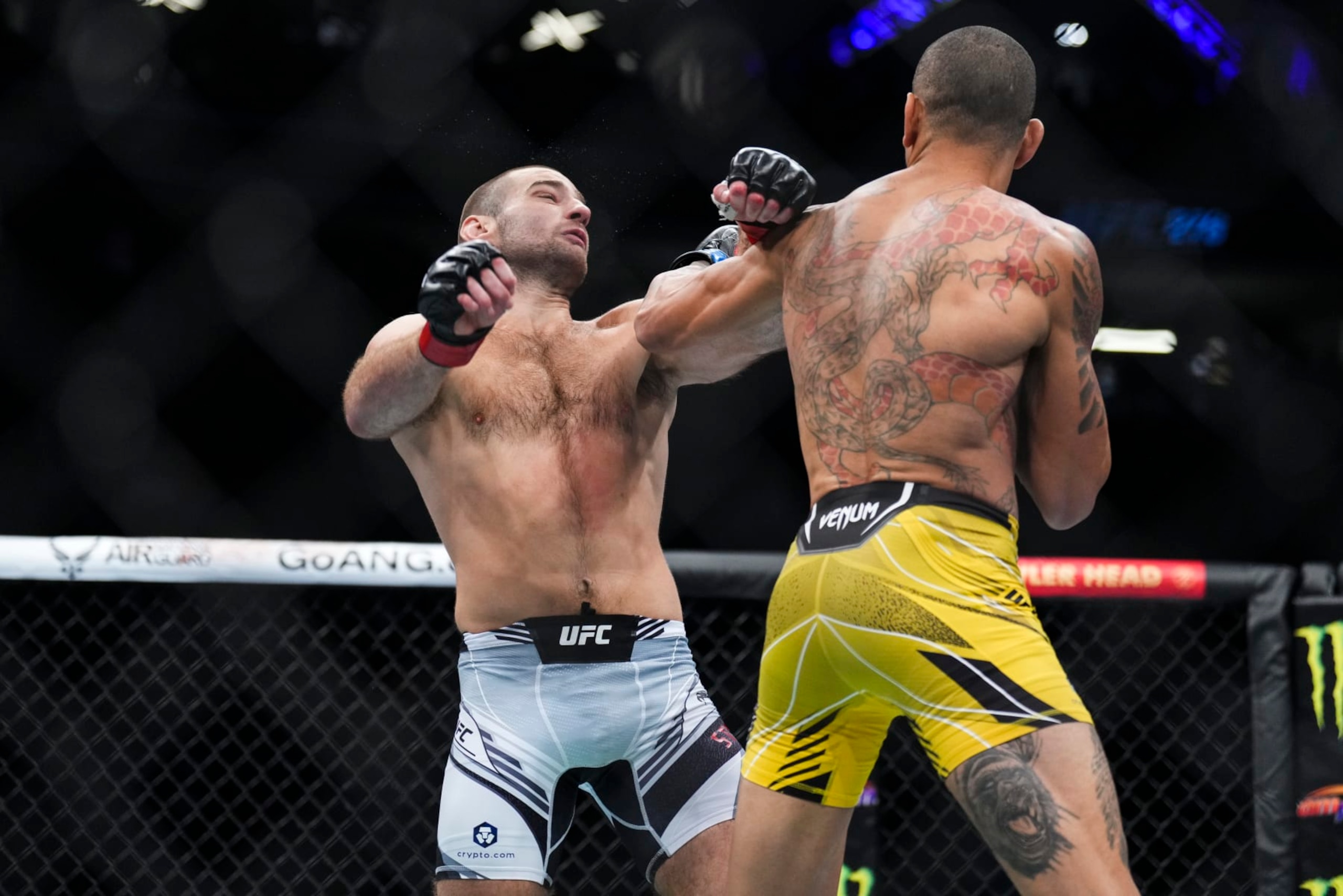 Alex Pereira knocks out Sean Strickland Alex Pereira knocks out Sean Strickland