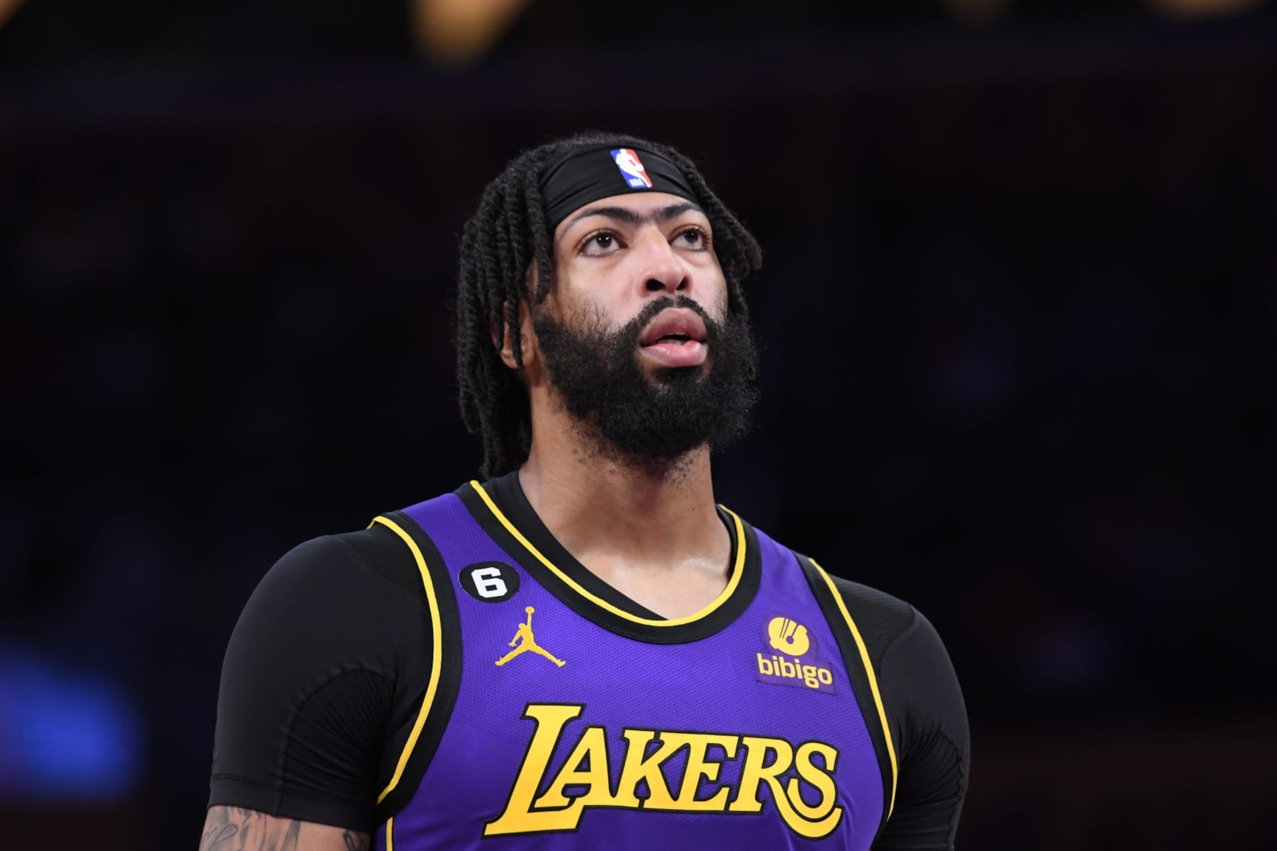 LOS ANGELES, CA - NOVEMBER 4: Anthony Davis #3 of the Los Angeles Lakers looks on during the game against the Utah Jazz on November 4, 2022 at Crypto.Com Arena in Los Angeles, California. NOTE TO USER: User expressly acknowledges and agrees that, by downloading and/or using this Photograph, user is consenting to the terms and conditions of the Getty Images License Agreement. Mandatory Copyright Notice: Copyright 2022 NBAE (Photo by Juan Ocampo/NBAE via Getty Images) LOS ANGELES, CA - NOVEMBER 4: Anthony Davis #3 of the Los Angeles Lakers looks on during the game against the Utah Jazz on November 4, 2022 at Crypto.Com Arena in Los Angeles, California. NOTE TO USER: User expressly acknowledges and agrees that, by downloading and/or using this Photograph, user is consenting to the terms and conditions of the Getty Images License Agreement. Mandatory Copyright Notice: Copyright 2022 NBAE (Photo by Juan Ocampo/NBAE via Getty Images)
