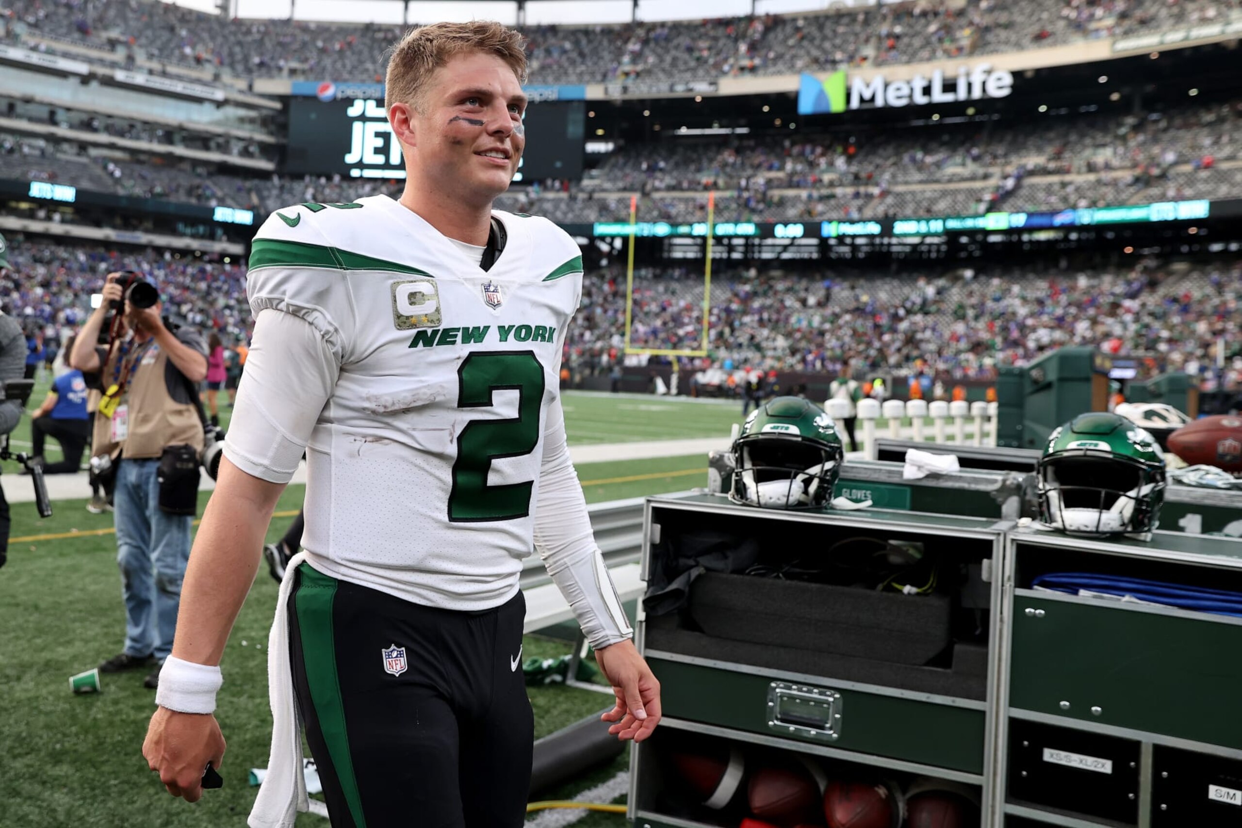 EAST RUTHERFORD, NEW JERSEY - NOVEMBER 06: Zach Wilson #2 of the New York Jets looks on and smiles after beating the Buffalo Bills 20-17 at MetLife Stadium on November 06, 2022 in East Rutherford, New Jersey. (Photo by Elsa/Getty Images) EAST RUTHERFORD, NEW JERSEY - NOVEMBER 06: Zach Wilson #2 of the New York Jets looks on and smiles after beating the Buffalo Bills 20-17 at MetLife Stadium on November 06, 2022 in East Rutherford, New Jersey. (Photo by Elsa/Getty Images)