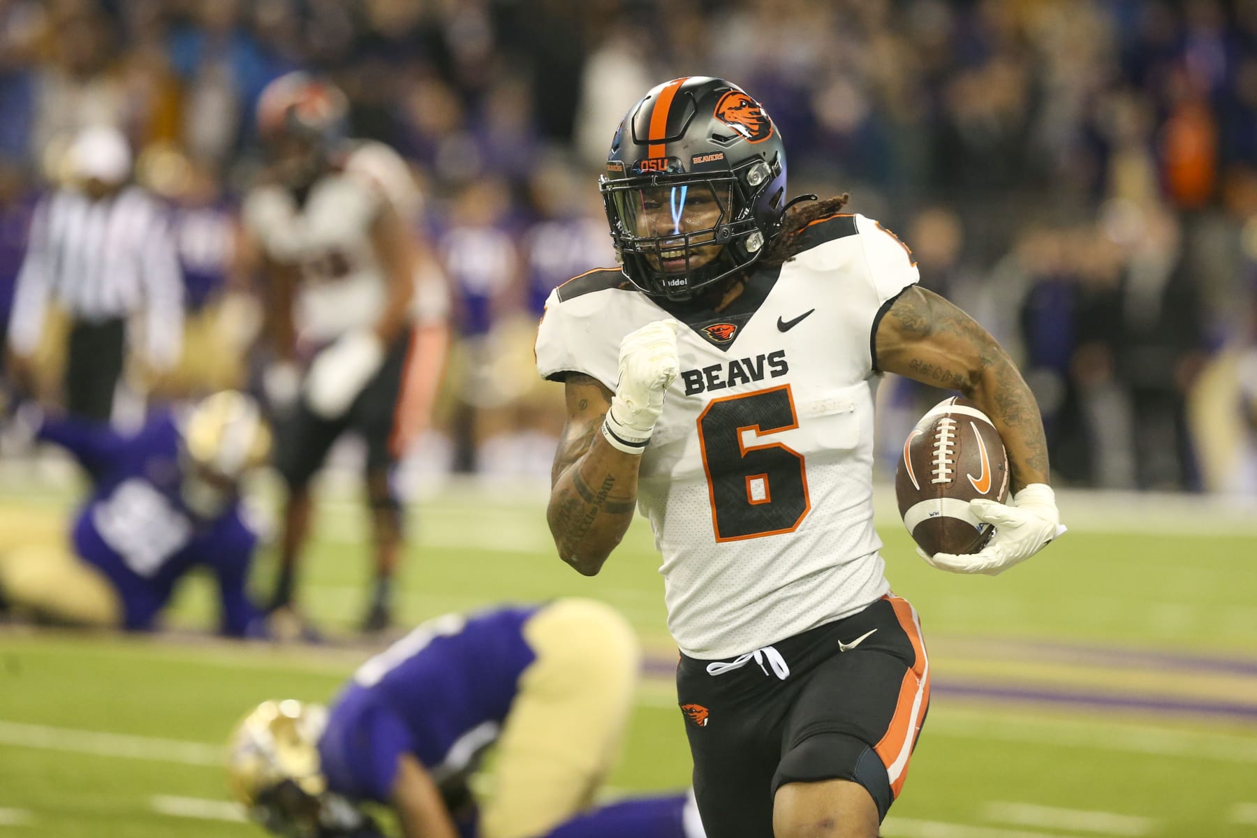 SEATTLE, WA - November 4: Oregon States #6 (RB) Damien Martinez during a college football game between the University of Washington and the Oregon State Beavers on November 4, 2022 at Husky Stadium in Seattle, WA. (Photo by Jesse Beals/Icon Sportswire via Getty Images)