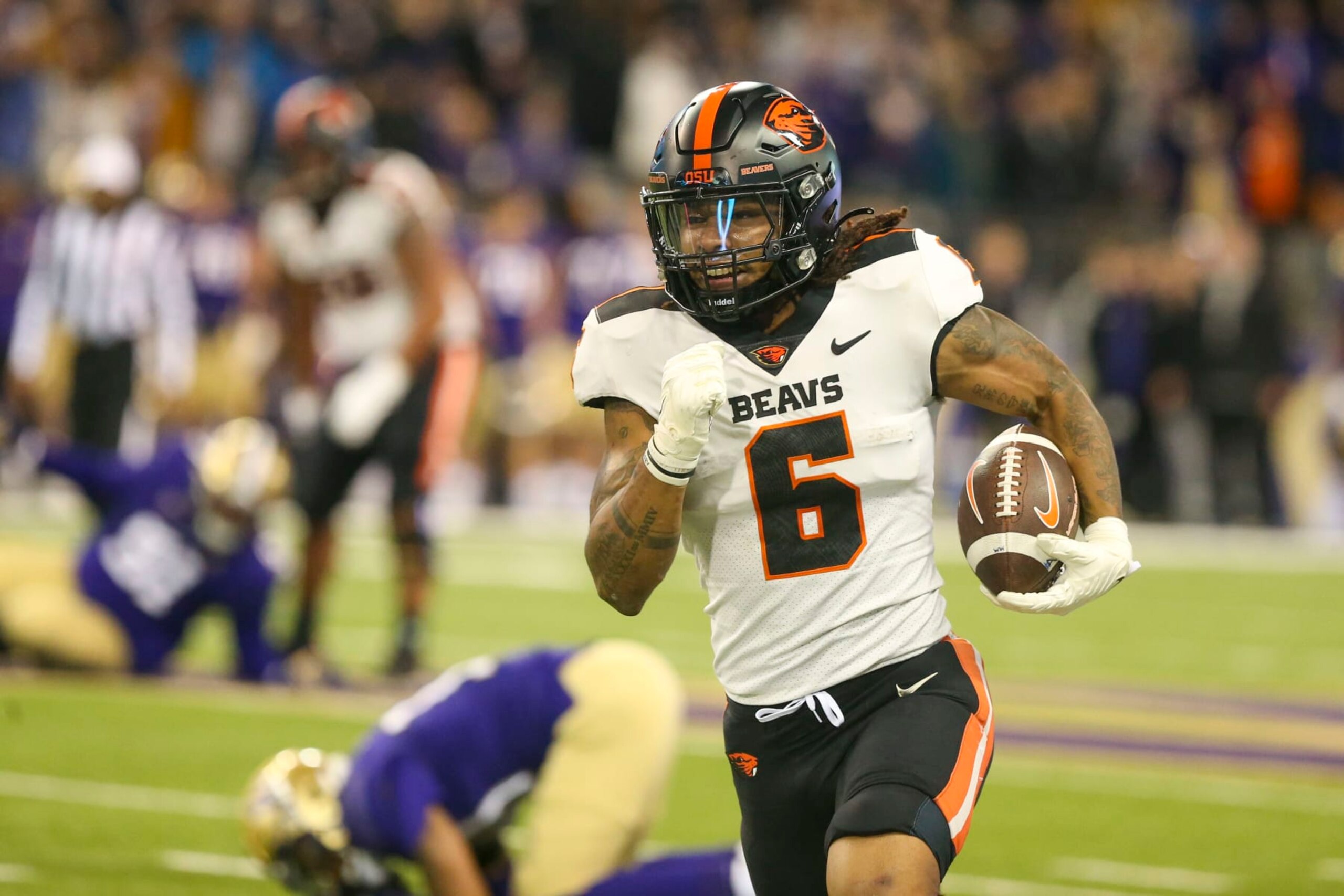 SEATTLE, WA - November 4: Oregon States #6 (RB) Damien Martinez during a college football game between the University of Washington and the Oregon State Beavers on November 4, 2022 at Husky Stadium in Seattle, WA. (Photo by Jesse Beals/Icon Sportswire via Getty Images) SEATTLE, WA - November 4: Oregon States #6 (RB) Damien Martinez during a college football game between the University of Washington and the Oregon State Beavers on November 4, 2022 at Husky Stadium in Seattle, WA. (Photo by Jesse Beals/Icon Sportswire via Getty Images)