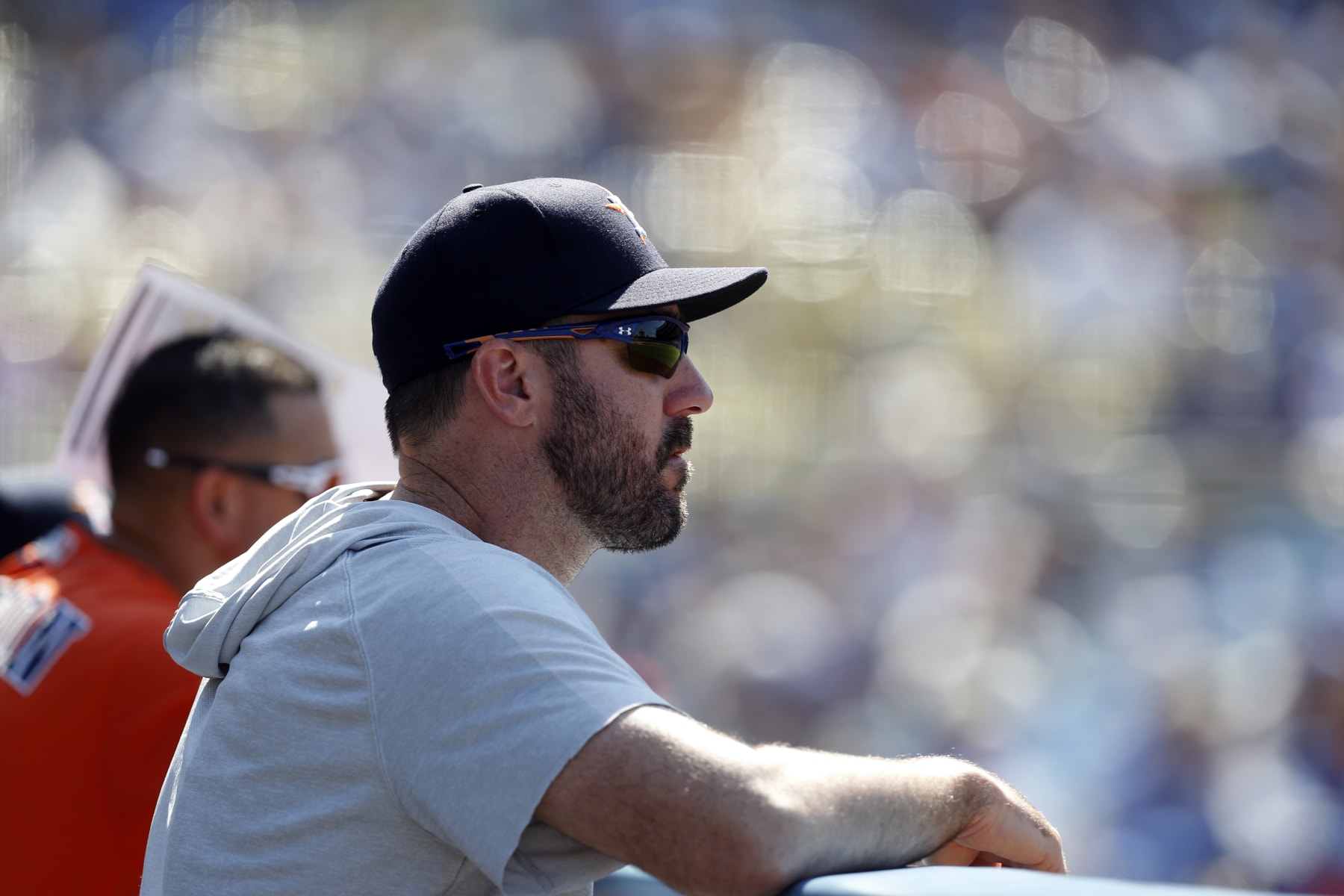 LOS ANGELES, CA - AUGUST 05: Houston Astros starting pitcher Justin Verlander (35) watches the game against the Los Angeles Dodgers on August 05, 2018, at Dodger Stadium in Los Angeles, CA. (Photo by Adam Davis/Icon Sportswire via Getty Images)