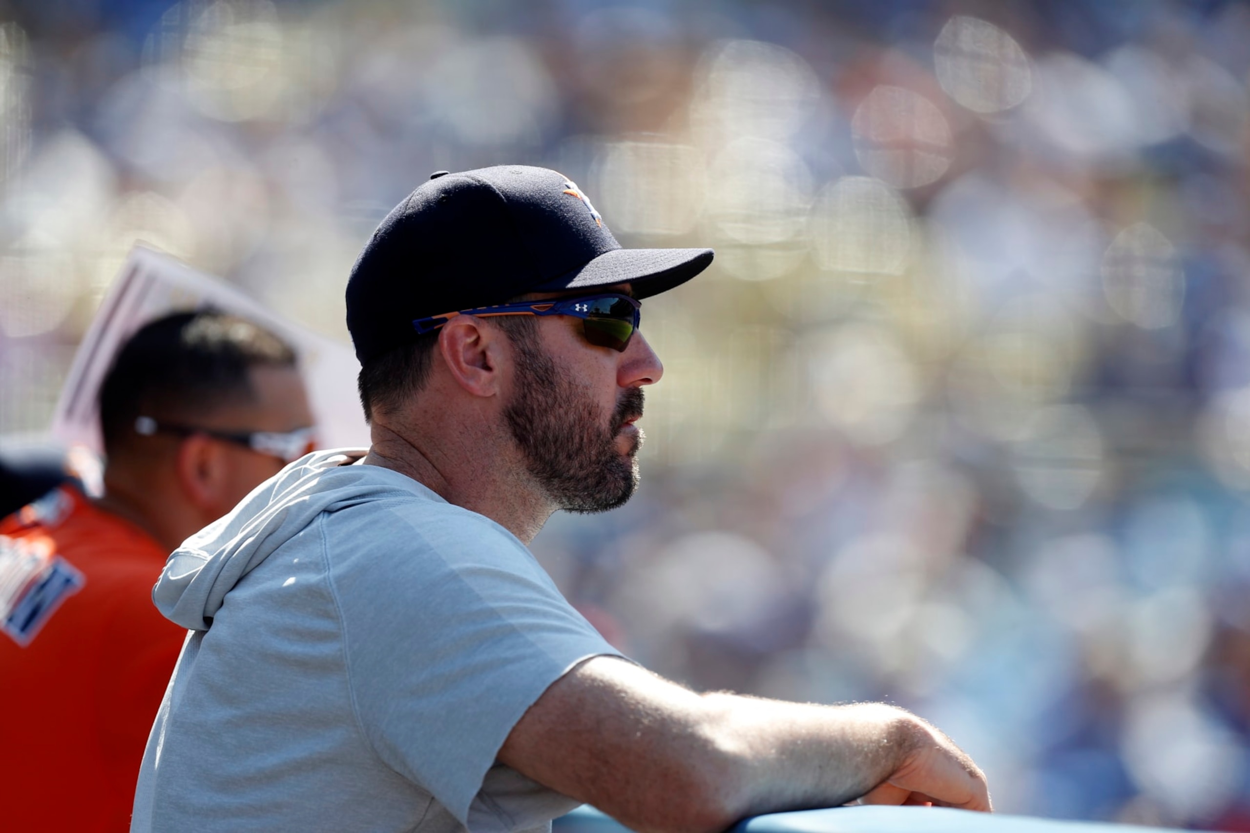 LOS ANGELES, CA - AUGUST 05: Houston Astros starting pitcher Justin Verlander (35) watches the game against the Los Angeles Dodgers on August 05, 2018, at Dodger Stadium in Los Angeles, CA. (Photo by Adam Davis/Icon Sportswire via Getty Images) LOS ANGELES, CA - AUGUST 05: Houston Astros starting pitcher Justin Verlander (35) watches the game against the Los Angeles Dodgers on August 05, 2018, at Dodger Stadium in Los Angeles, CA. (Photo by Adam Davis/Icon Sportswire via Getty Images)