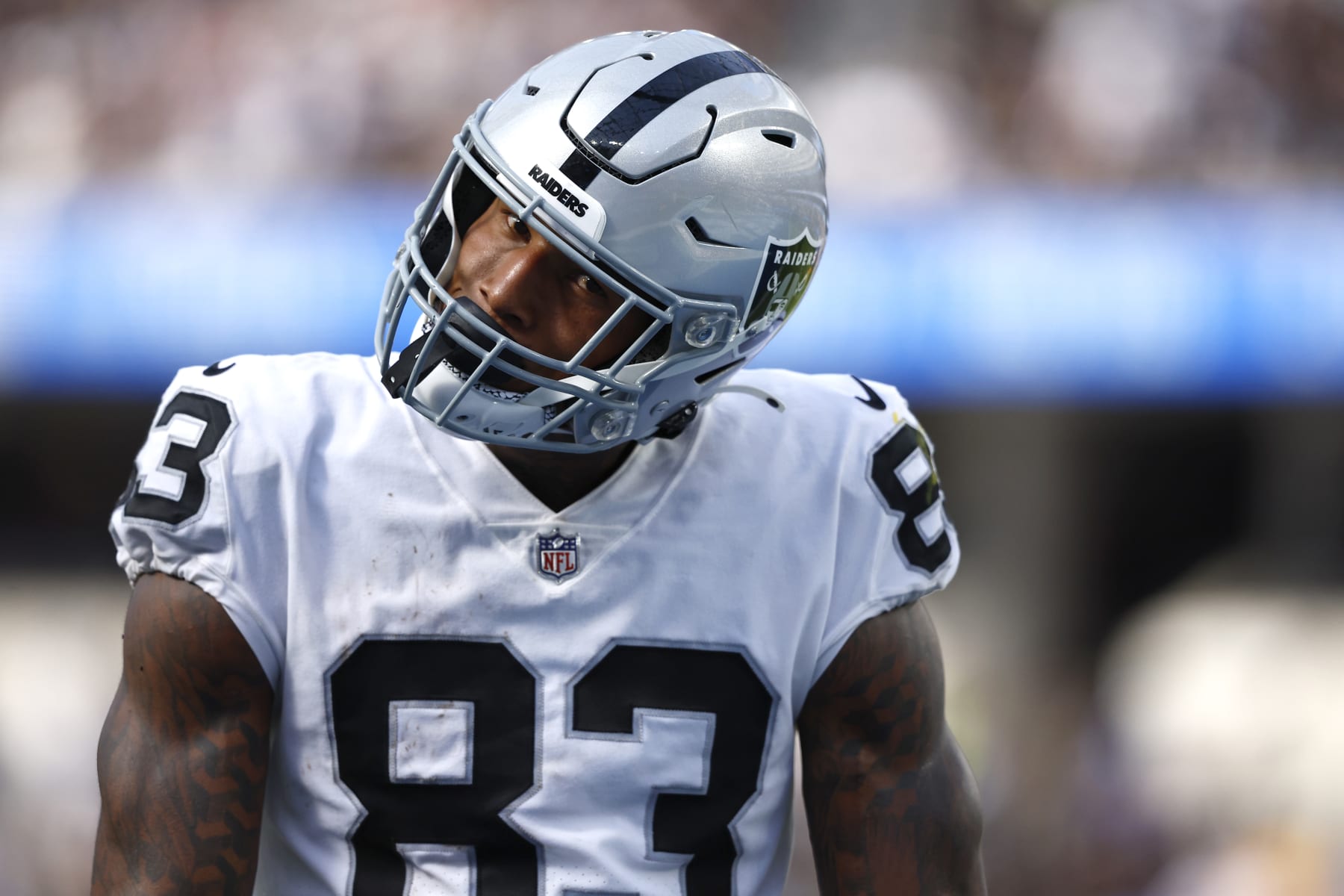 INGLEWOOD, CALIFORNIA - SEPTEMBER 11: Darren Waller #83 of the Las Vegas Raiders reacts after a reception during the fourth quarter against the Los Angeles Chargers at SoFi Stadium on September 11, 2022 in Inglewood, California. (Photo by Ronald Martinez/Getty Images)