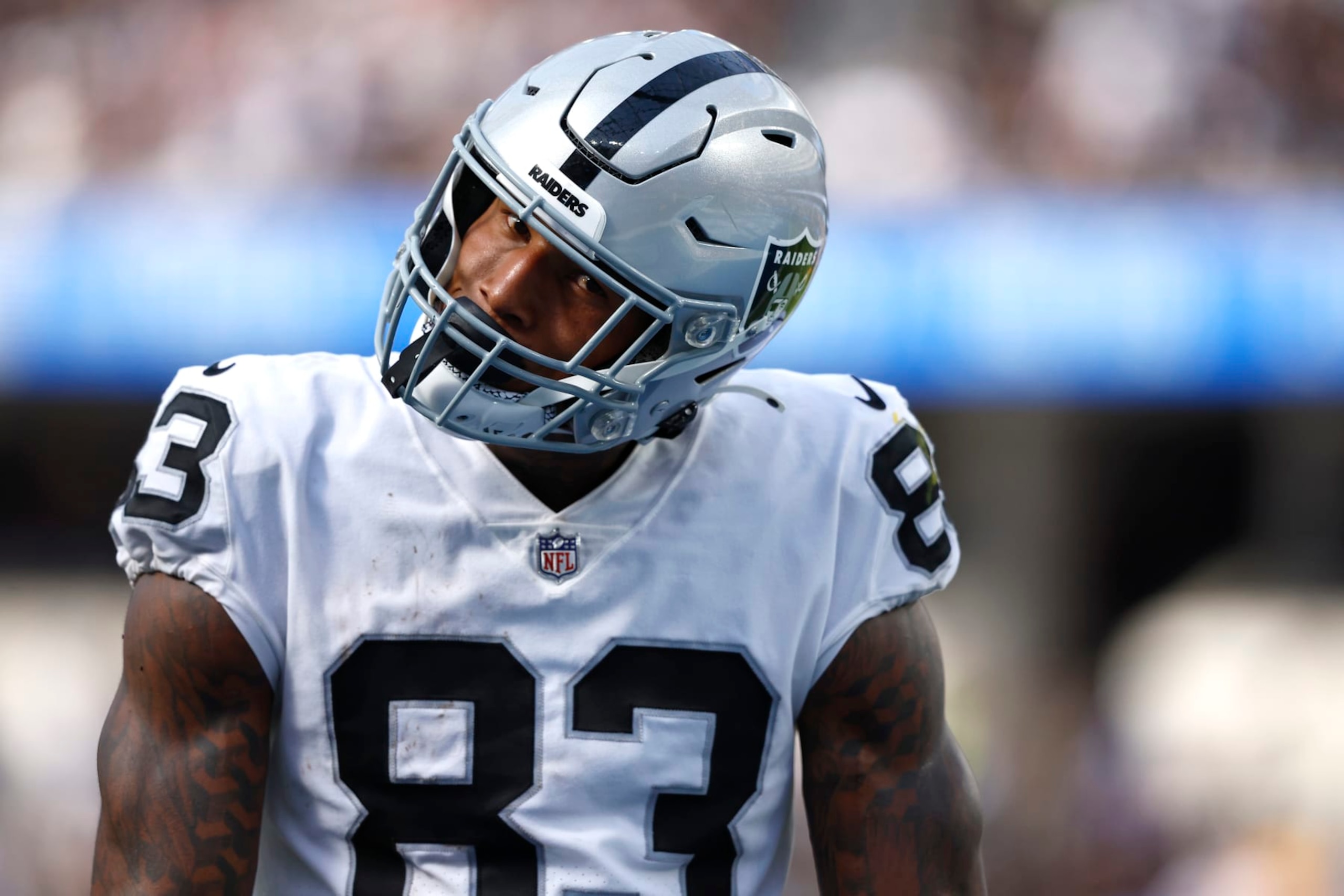INGLEWOOD, CALIFORNIA - SEPTEMBER 11: Darren Waller #83 of the Las Vegas Raiders reacts after a reception during the fourth quarter against the Los Angeles Chargers at SoFi Stadium on September 11, 2022 in Inglewood, California. (Photo by Ronald Martinez/Getty Images)