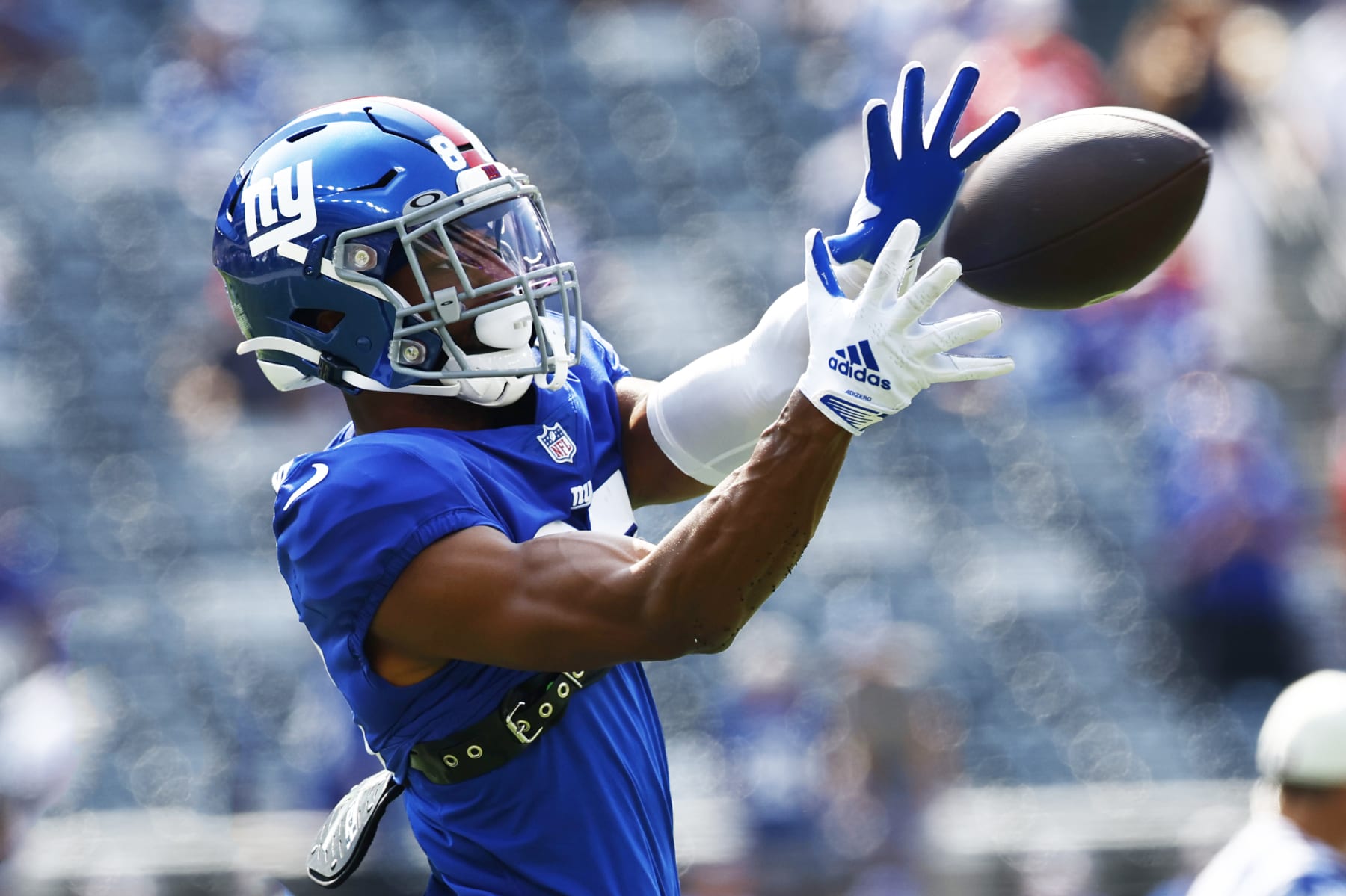 EAST RUTHERFORD, NJ - SEPTEMBER 18: Darius Slayton #86 of the New York Giants warms up before a game against the Carolina Panthers at MetLife Stadium on September 18, 2022 in East Rutherford, New Jersey. (Photo by Rich Schultz/Getty Images)