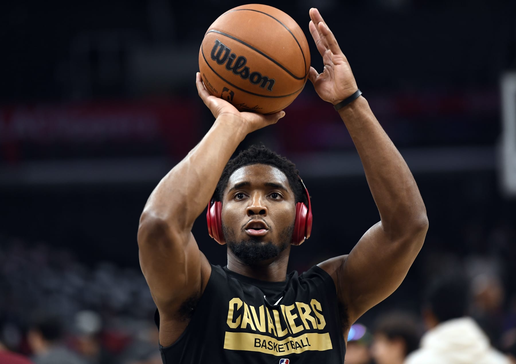 LOS ANGELES, CA - NOVEMBER 07: Donovan Mitchell #45 of the Cleveland Cavaliers warms before the game against Los Angeles Clippers at Crypto.com Arena on November 7, 2022 in Los Angeles, California. NOTE TO USER: User expressly acknowledges and agrees that, by downloading and or using this photograph, User is consenting to the terms and conditions of the Getty Images License Agreement. (Photo by Kevork Djansezian/Getty Images)