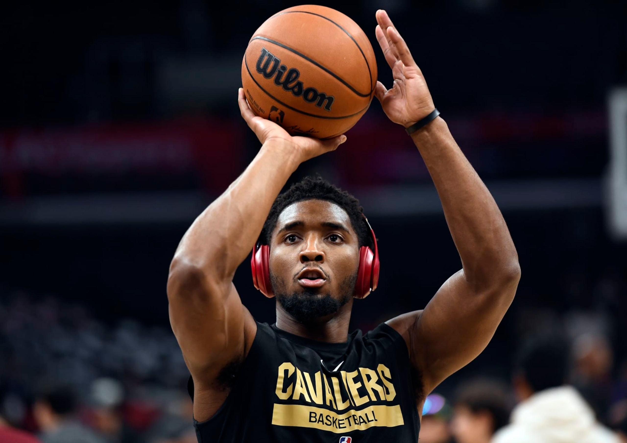 LOS ANGELES, CA - NOVEMBER 07: Donovan Mitchell #45 of the Cleveland Cavaliers warms before the game against Los Angeles Clippers at Crypto.com Arena on November 7, 2022 in Los Angeles, California. NOTE TO USER: User expressly acknowledges and agrees that, by downloading and or using this photograph, User is consenting to the terms and conditions of the Getty Images License Agreement. (Photo by Kevork Djansezian/Getty Images) LOS ANGELES, CA - NOVEMBER 07: Donovan Mitchell #45 of the Cleveland Cavaliers warms before the game against Los Angeles Clippers at Crypto.com Arena on November 7, 2022 in Los Angeles, California. NOTE TO USER: User expressly acknowledges and agrees that, by downloading and or using this photograph, User is consenting to the terms and conditions of the Getty Images License Agreement. (Photo by Kevork Djansezian/Getty Images)