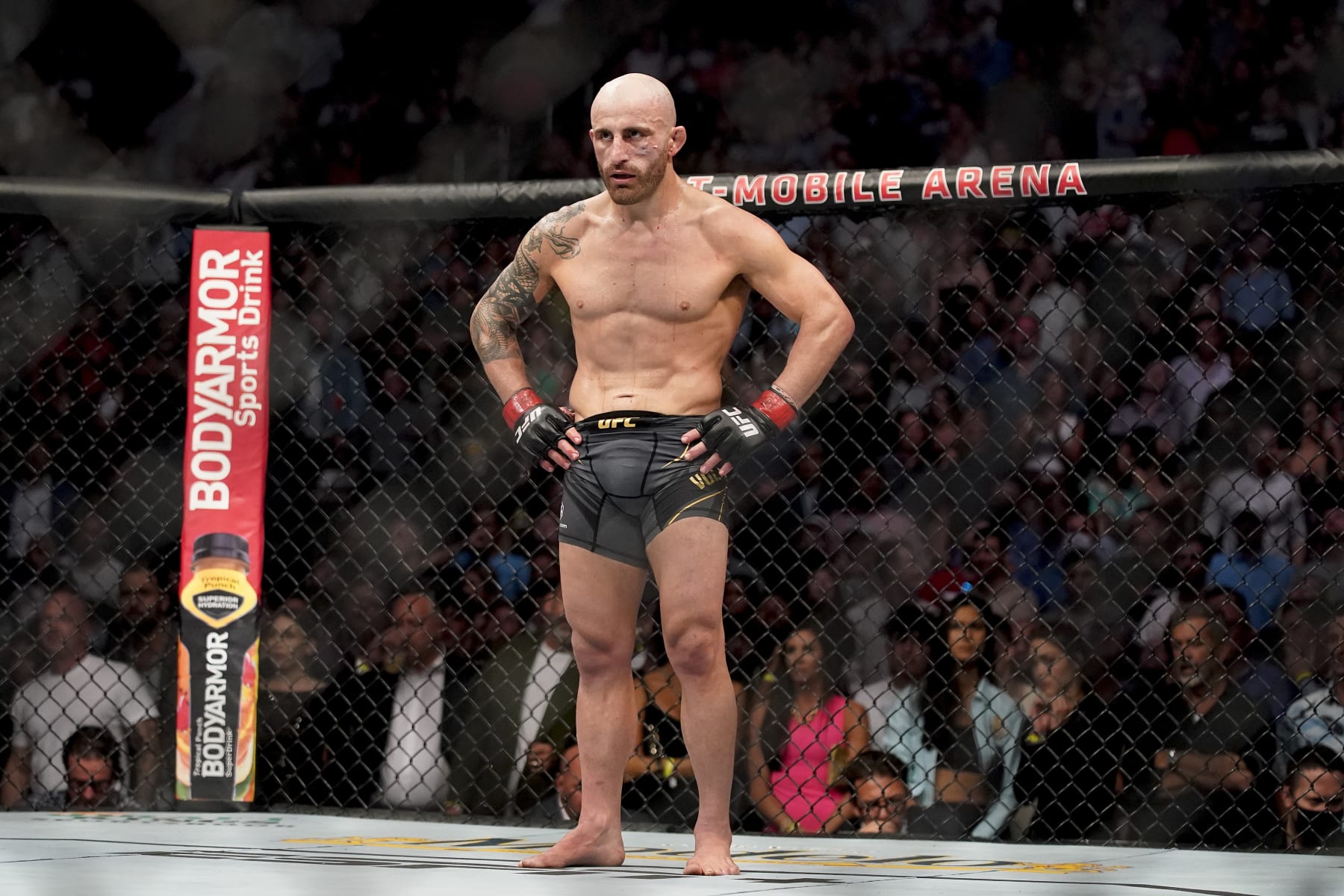 FILE - Alexander Volkanovski prepares for the last round against Brian Ortega during a featherweight mixed martial arts title bout at UFC 266, Saturday, Sept. 25, 2021, in Las Vegas. Volkanovski will defend his featherweight title in the main event at UFC 273 on Saturday night, April 9, 2022, at Veterans Memorial Arena in Jacksonville when he takes on Chan Sung Jung, better known as “The Korean Zombie." (AP Photo/John Locher, File)