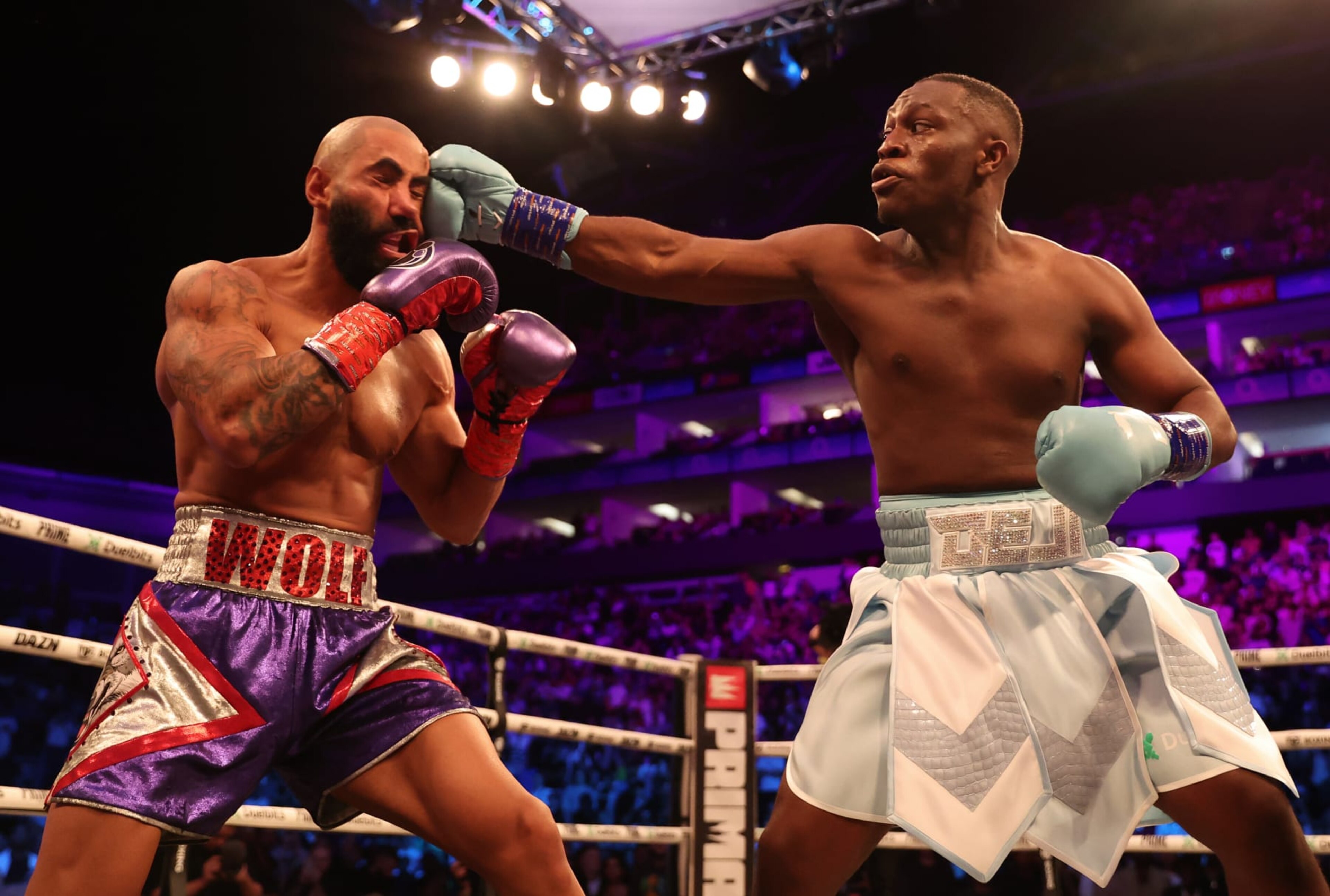 Deji in his successful professional boxing debut against Fousey. 