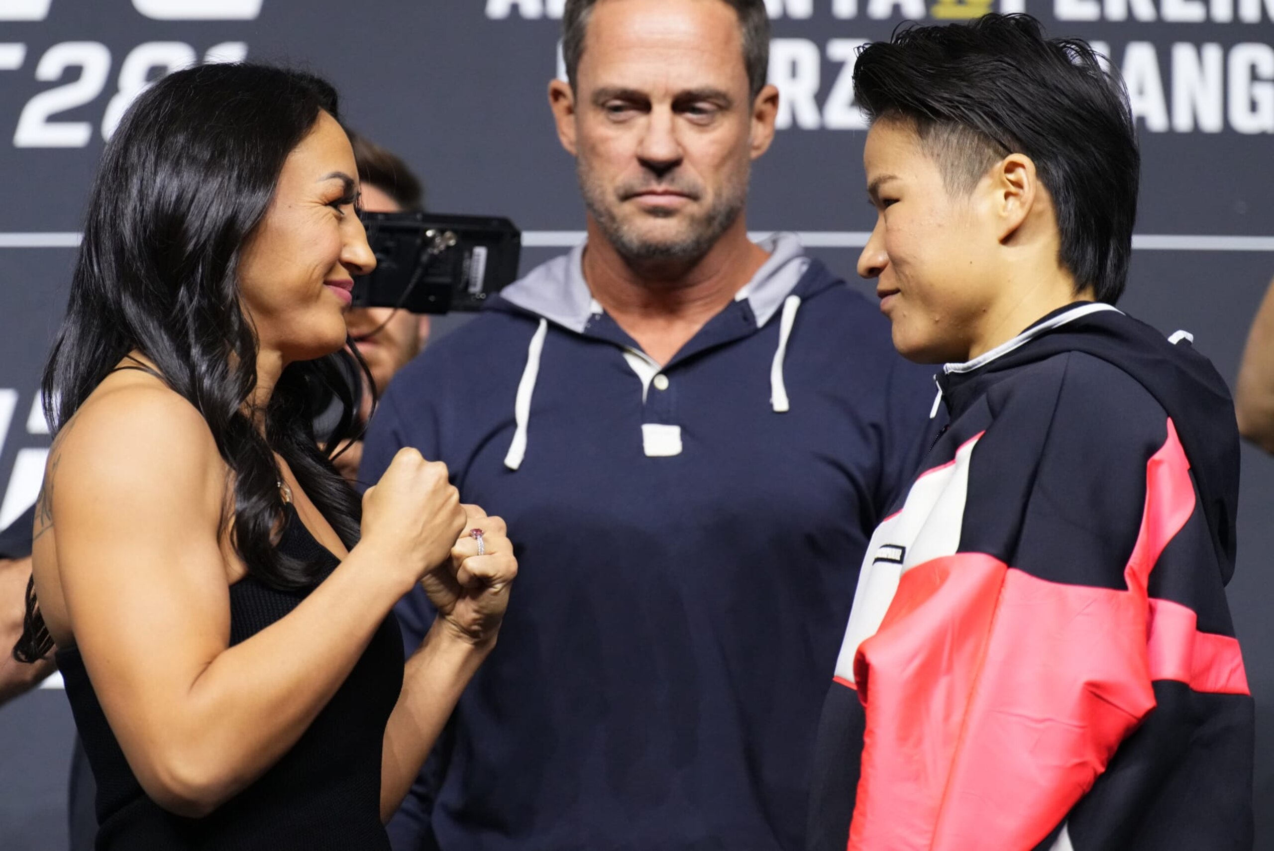 Esparza faces off against Weili. Esparza faces off against Weili.