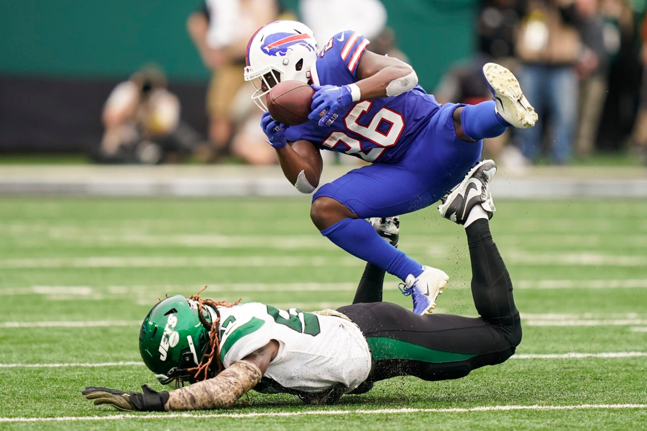 Buffalo Bills running back Devin Singletary (26) catches a pass over New York Jets' C.J. Mosley, bottom, during the first half of an NFL football game, Sunday, Nov. 6, 2022, in East Rutherford, N.J. (AP Photo/John Minchillo) Buffalo Bills running back Devin Singletary (26) catches a pass over New York Jets' C.J. Mosley, bottom, during the first half of an NFL football game, Sunday, Nov. 6, 2022, in East Rutherford, N.J. (AP Photo/John Minchillo)