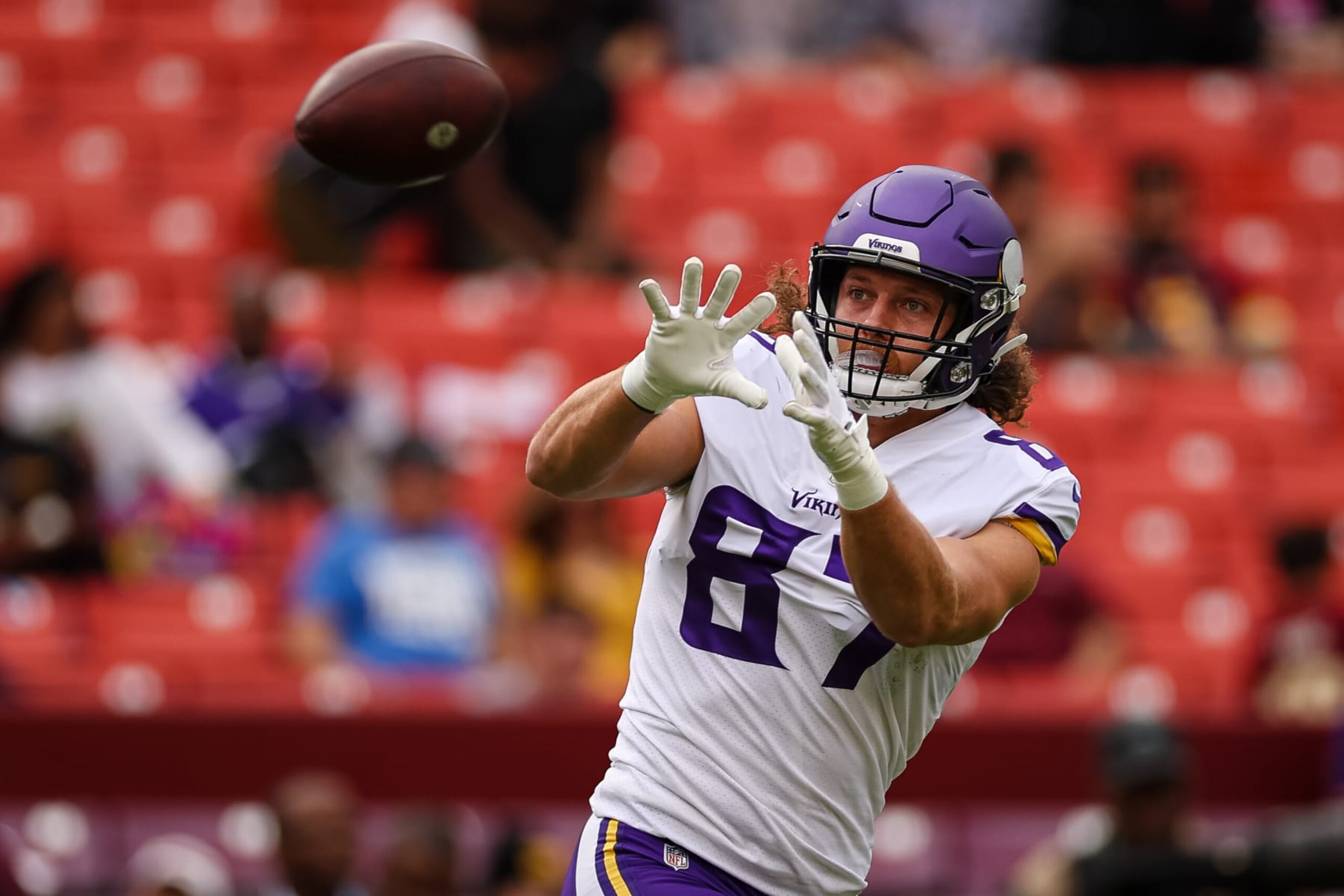 LANDOVER, MD - NOVEMBER 06: T.J. Hockenson #87 of the Minnesota Vikings warms up before the game against the Washington Commanders at FedExField on November 6, 2022 in Landover, Maryland. (Photo by Scott Taetsch/Getty Images) LANDOVER, MD - NOVEMBER 06: T.J. Hockenson #87 of the Minnesota Vikings warms up before the game against the Washington Commanders at FedExField on November 6, 2022 in Landover, Maryland. (Photo by Scott Taetsch/Getty Images)