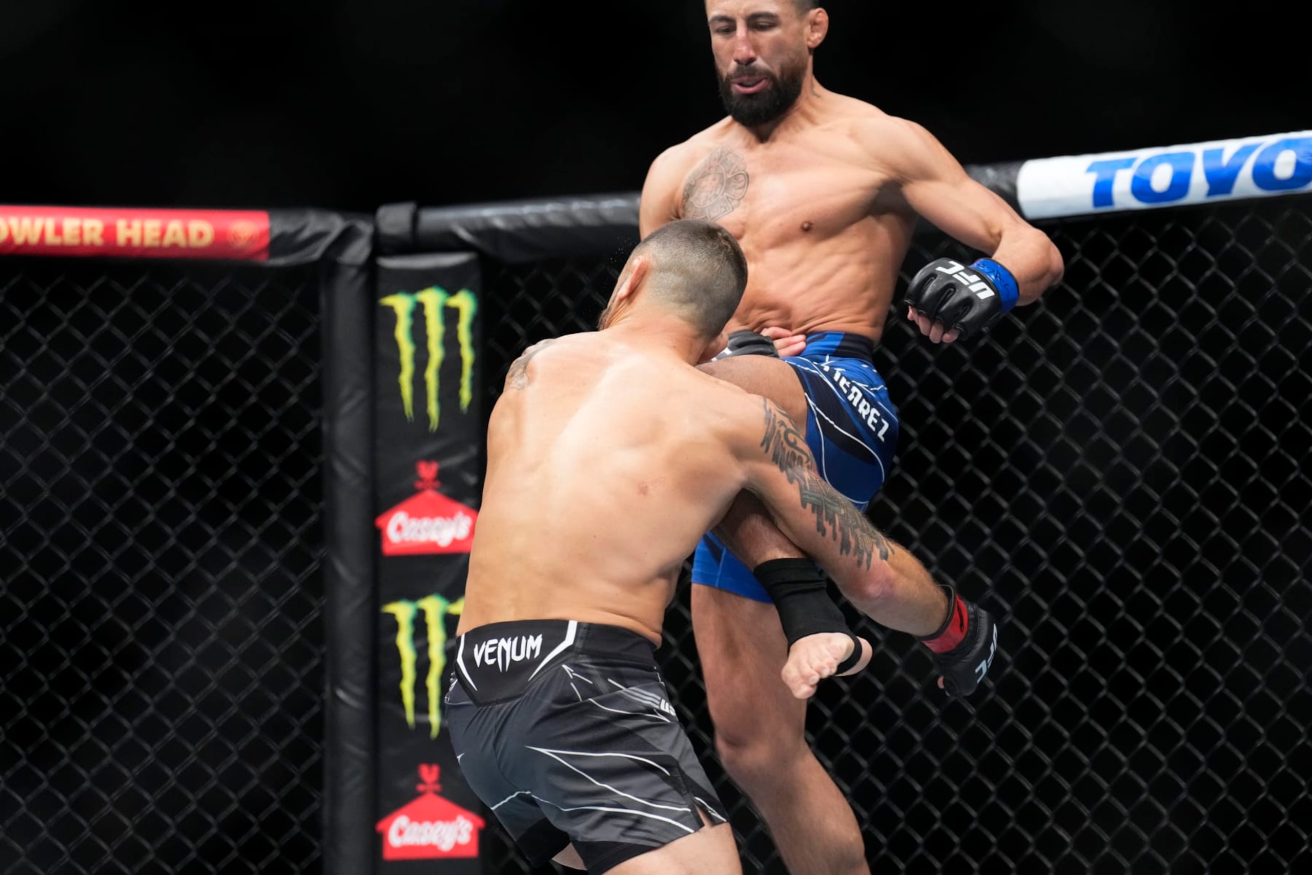 NEW YORK, NEW YORK - NOVEMBER 12: (R-L) Chris Gutierrez knocks out Frankie Edgar in a lightweight bout during the UFC 281 event at Madison Square Garden on November 12, 2022 in New York City. (Photo by Chris Unger/Zuffa LLC) NEW YORK, NEW YORK - NOVEMBER 12: (R-L) Chris Gutierrez knocks out Frankie Edgar in a lightweight bout during the UFC 281 event at Madison Square Garden on November 12, 2022 in New York City. (Photo by Chris Unger/Zuffa LLC)