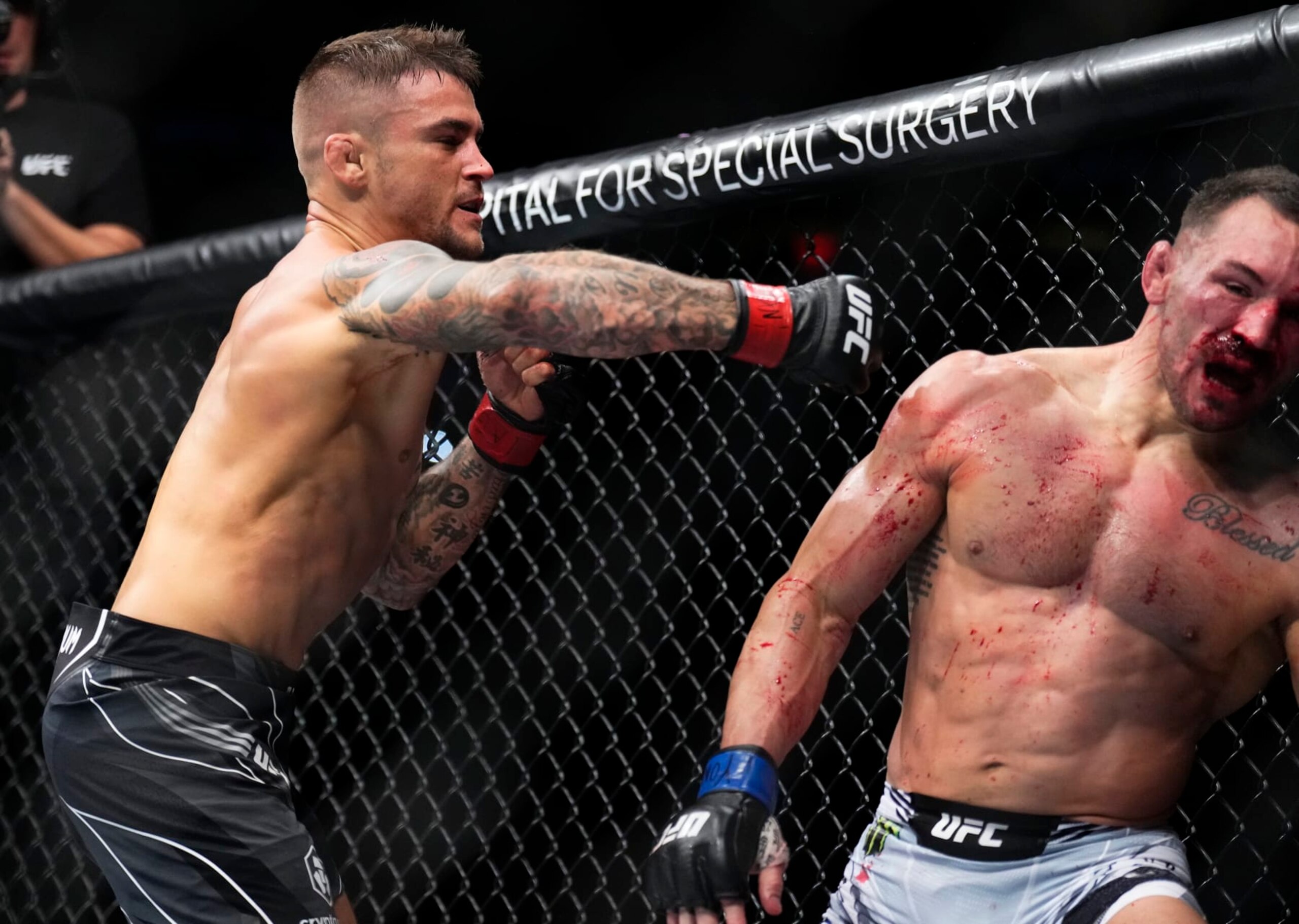 NEW YORK, NEW YORK - NOVEMBER 12: (L-R) Dustin Poirier punches Michael Chandler in a lightweight bout during the UFC 281 event at Madison Square Garden on November 12, 2022 in New York City. (Photo by Chris Unger/Zuffa LLC) NEW YORK, NEW YORK - NOVEMBER 12: (L-R) Dustin Poirier punches Michael Chandler in a lightweight bout during the UFC 281 event at Madison Square Garden on November 12, 2022 in New York City. (Photo by Chris Unger/Zuffa LLC)