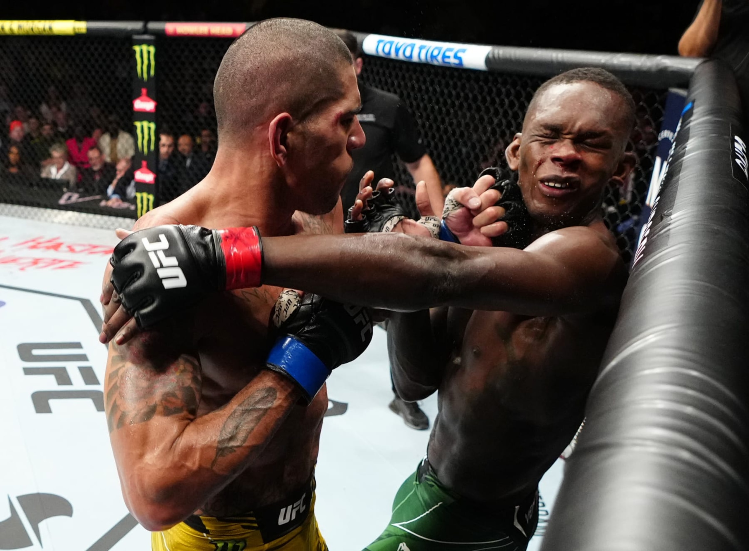 NEW YORK, NEW YORK - NOVEMBER 12: (L-R) Alex Pereira of Brazil punches Israel Adesanya of Nigeria in the UFC middleweight championship bout during the UFC 281 event at Madison Square Garden on November 12, 2022 in New York City. (Photo by Jeff Bottari/Zuffa LLC)