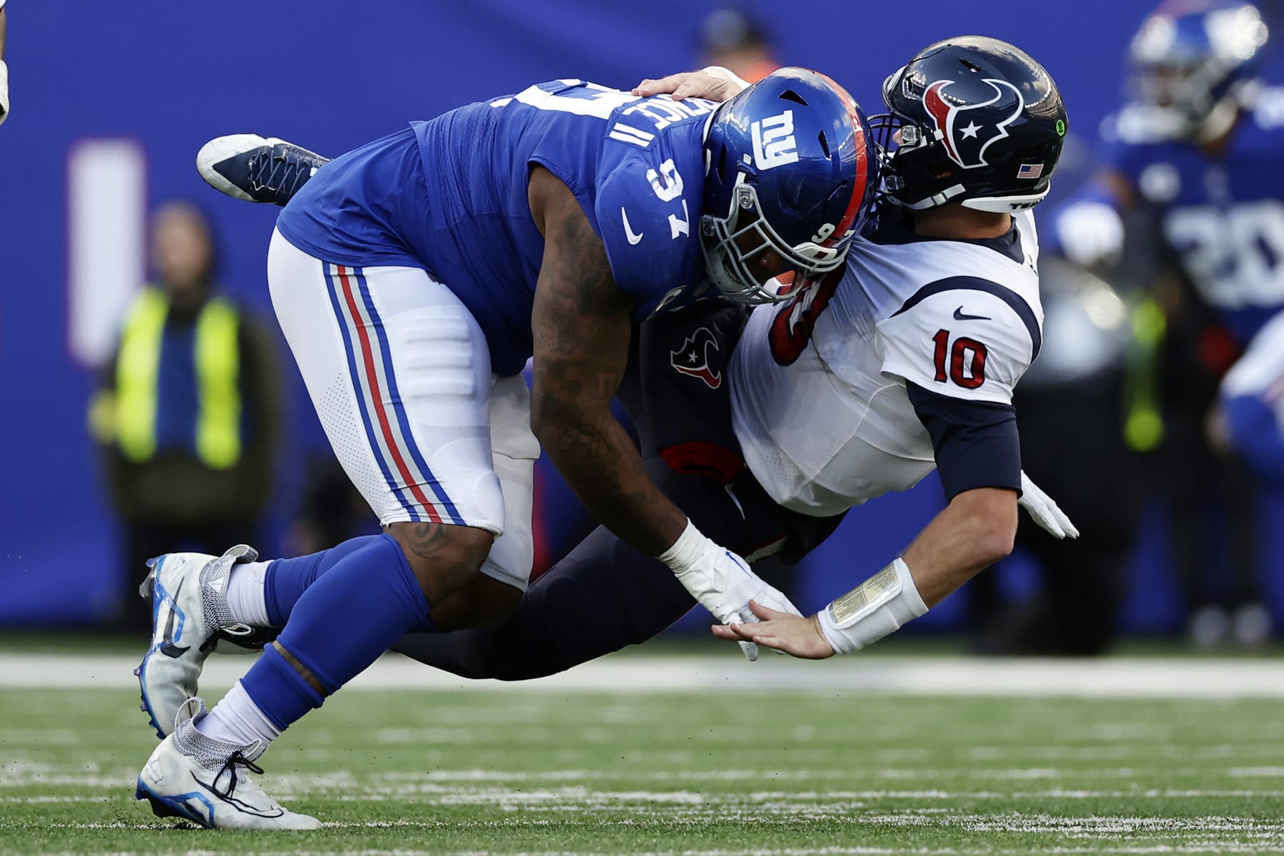 Dexter Lawrence hits Texans QB Davis Mills.