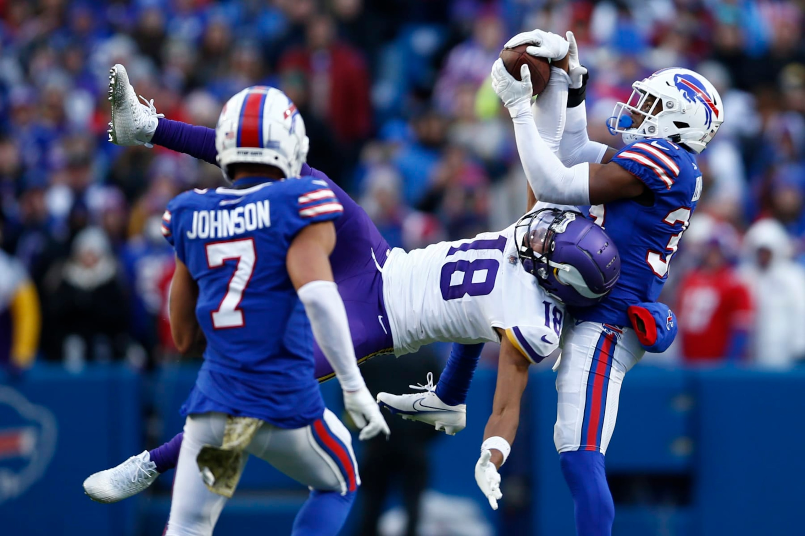 ORCHARD PARK, NEW YORK - NOVEMBER 13: Justin Jefferson #18 of the Minnesota Vikings catches a pass in front of Cam Lewis #39 of the Buffalo Bills during the fourth quarter at Highmark Stadium on November 13, 2022 in Orchard Park, New York. (Photo by Isaiah Vazquez/Getty Images)