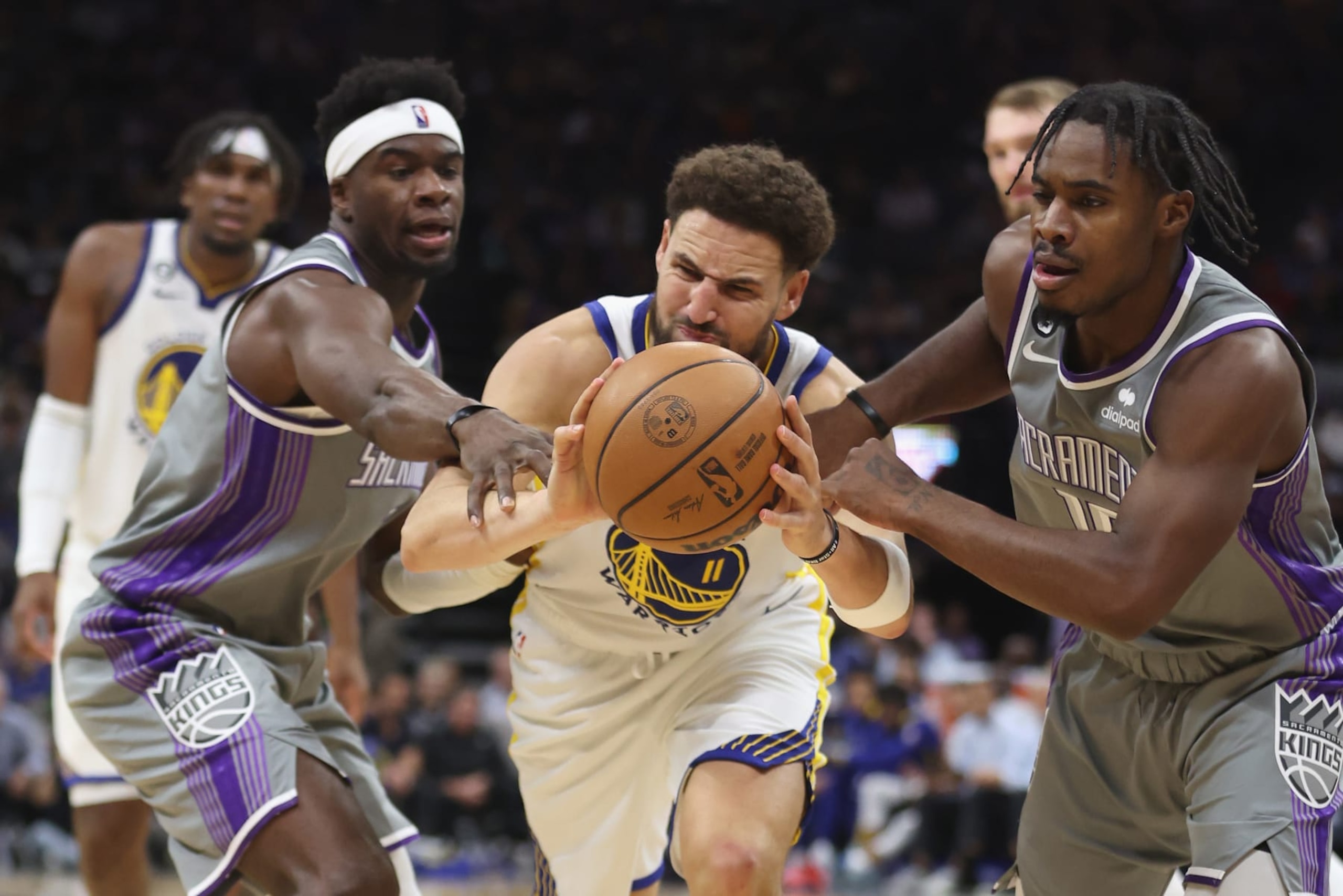 SACRAMENTO, CALIFORNIA - NOVEMBER 13: Klay Thompson #11 of the Golden State Warriors competes for the ball against Terence Davis #3 and Davion Mitchell #15 of the Sacramento Kings in the third quarter at Golden 1 Center on November 13, 2022 in Sacramento, California. NOTE TO USER: User expressly acknowledges and agrees that, by downloading and/or using this photograph, User is consenting to the terms and conditions of the Getty Images License Agreement. (Photo by Lachlan Cunningham/Getty Images) SACRAMENTO, CALIFORNIA - NOVEMBER 13: Klay Thompson #11 of the Golden State Warriors competes for the ball against Terence Davis #3 and Davion Mitchell #15 of the Sacramento Kings in the third quarter at Golden 1 Center on November 13, 2022 in Sacramento, California. NOTE TO USER: User expressly acknowledges and agrees that, by downloading and/or using this photograph, User is consenting to the terms and conditions of the Getty Images License Agreement. (Photo by Lachlan Cunningham/Getty Images)
