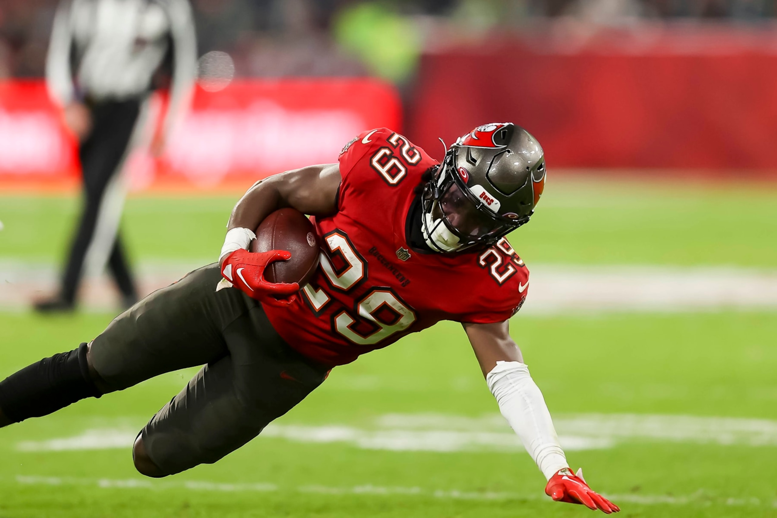 MUNICH, GERMANY - NOVEMBER 13: Rachaad White of Tampa Bay Buccaneers controls the ball during the NFL match between Seattle Seahawks and Tampa Bay Buccaneers at Allianz Arena on November 13, 2022 in Munich, Germany. (Photo by Roland Krivec/DeFodi Images via Getty Images)