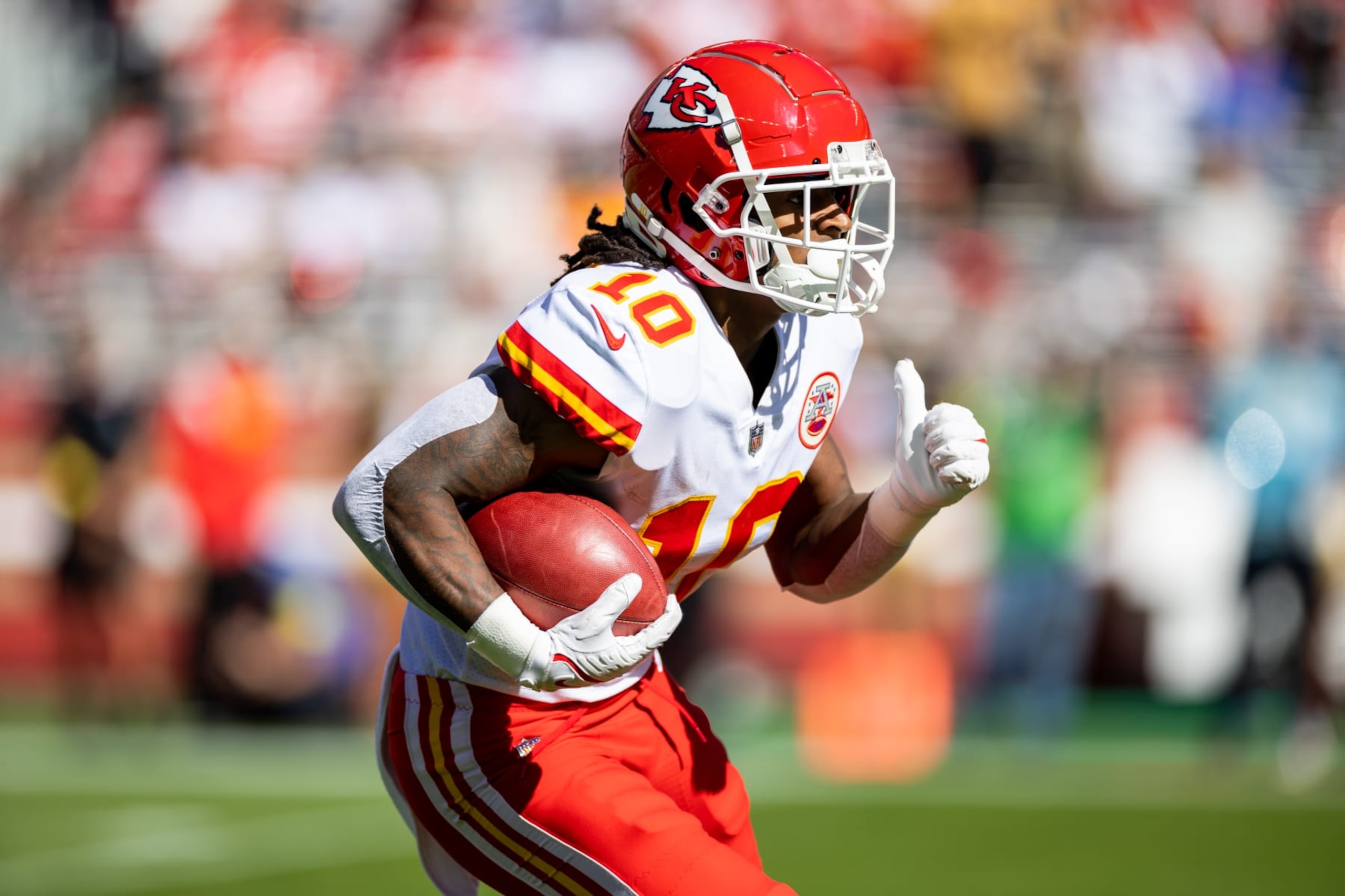 SANTA CLARA, CA - OCTOBER 23: Kansas City Chiefs running back Isiah Pacheco (10) returns a kickoff during the NFL professional football game between the Kansas City Chiefs and San Francisco 49ers on October 23, 2022 at Levis Stadium in Santa Clara, CA. (Photo by Bob Kupbens/Icon Sportswire via Getty Images)