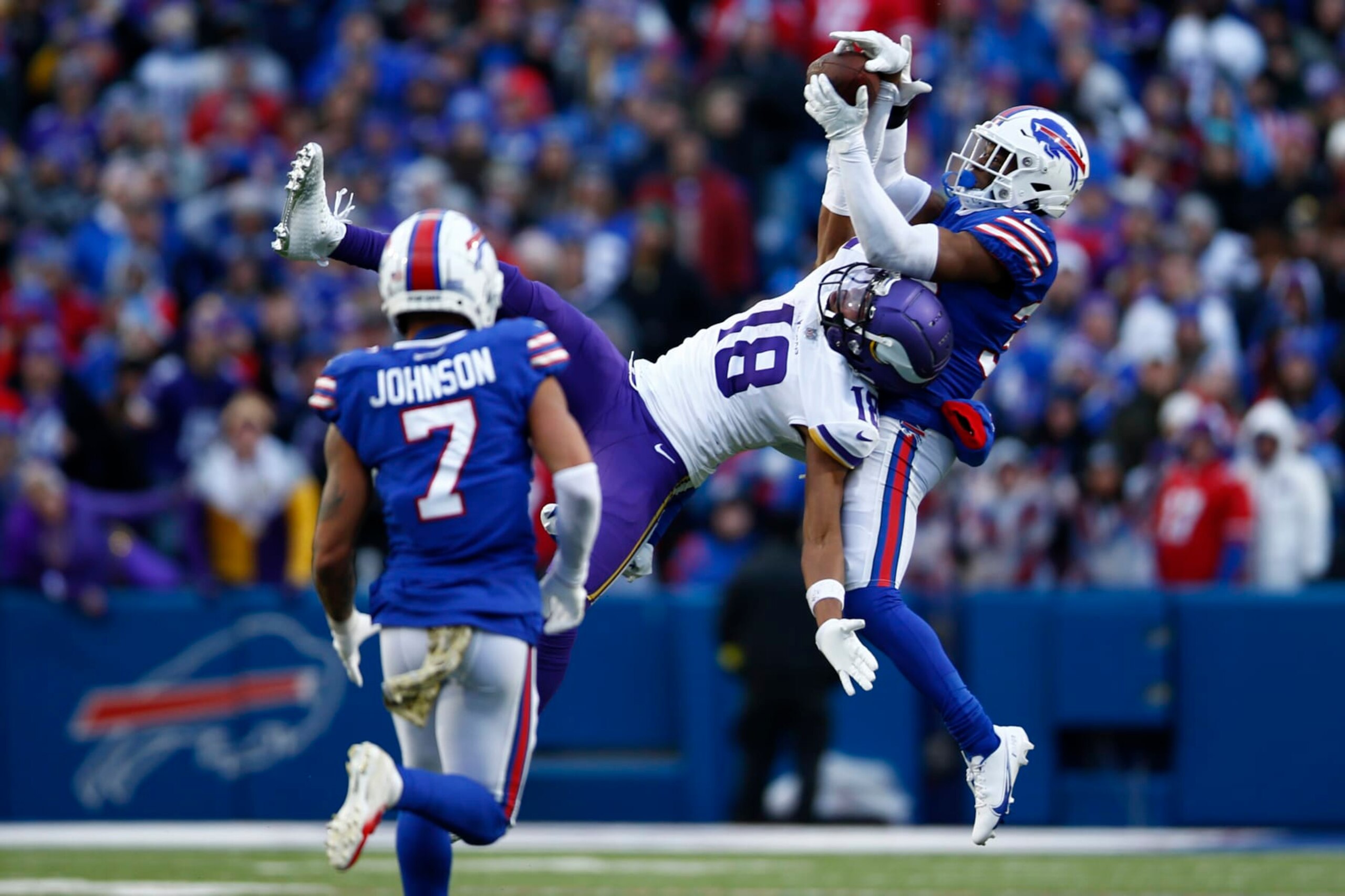 ORCHARD PARK, NEW YORK - NOVEMBER 13: Justin Jefferson #18 of the Minnesota Vikings catches a pass in front of Cam Lewis #39 of the Buffalo Bills during the fourth quarter at Highmark Stadium on November 13, 2022 in Orchard Park, New York. (Photo by Isaiah Vazquez/Getty Images)