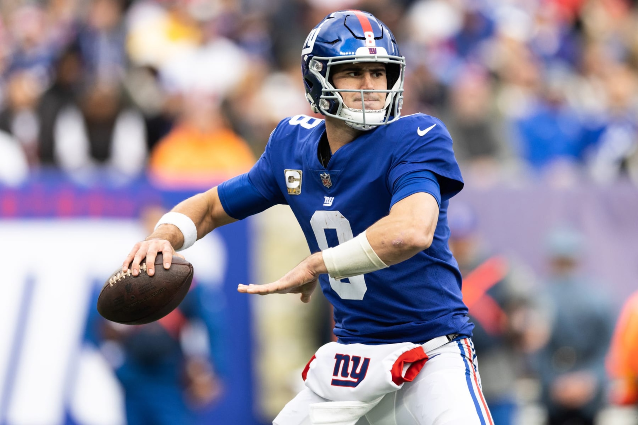 EAST RUTHERFORD, NEW JERSEY - NOVEMBER 13: Daniel Jones #8 of the New York Giants throws the ball during the second quarter of the game against the Houston Texans at MetLife Stadium on November 13, 2022 in East Rutherford, New Jersey. (Photo by Dustin Satloff/Getty Images)