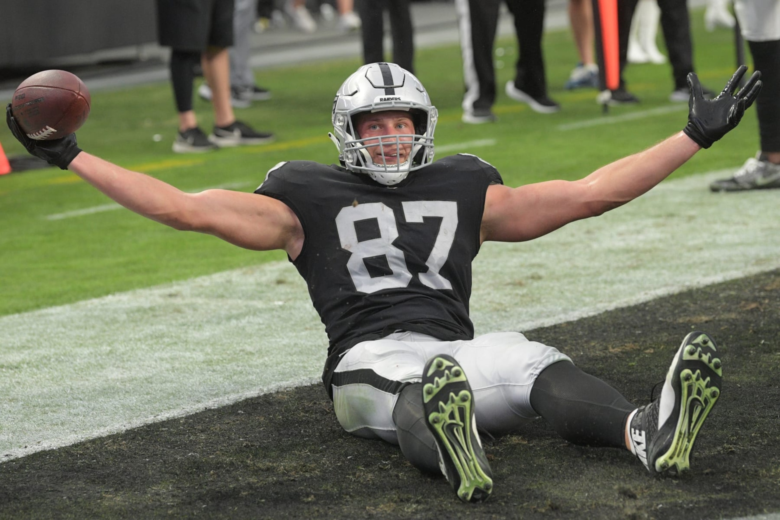 LAS VEGAS, NEVADA - NOVEMBER 13: Foster Moreau #87 of the Las Vegas Raiders reacts after scoring a touchdown in the second quarter of the game against the Indianapolis Colts at Allegiant Stadium on November 13, 2022 in Las Vegas, Nevada. (Photo by Sam Morris/Getty Images)